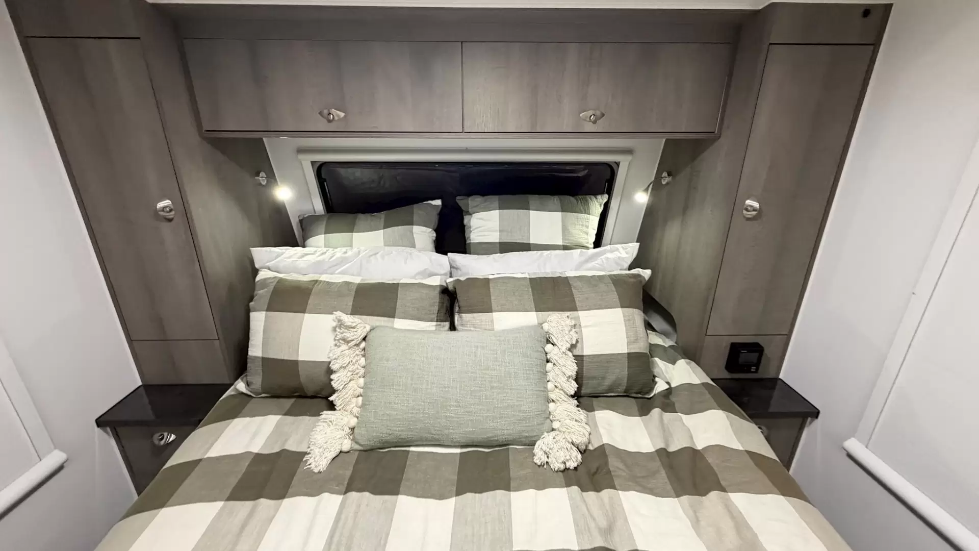 USED 2019 GOLDSTREAM AUSTRALIS SERIES