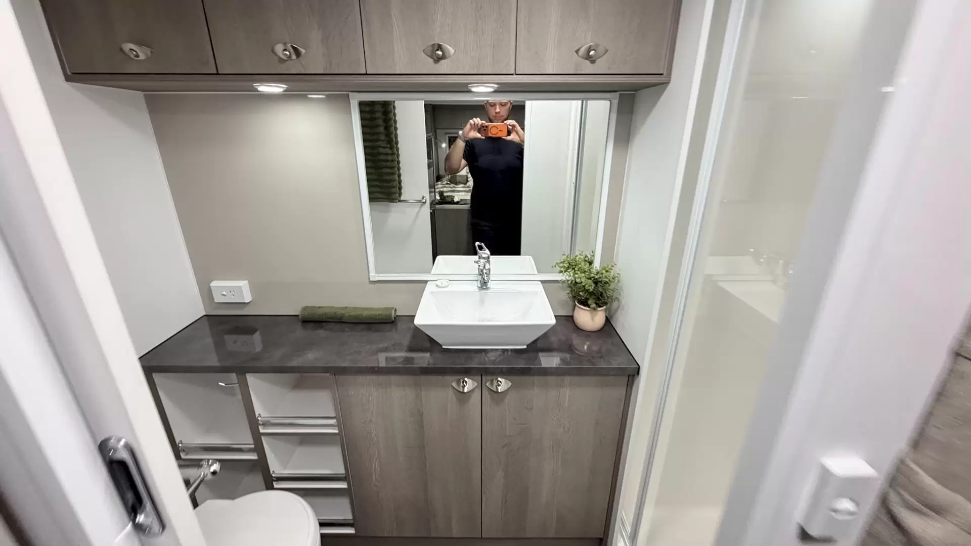 USED 2019 GOLDSTREAM AUSTRALIS SERIES