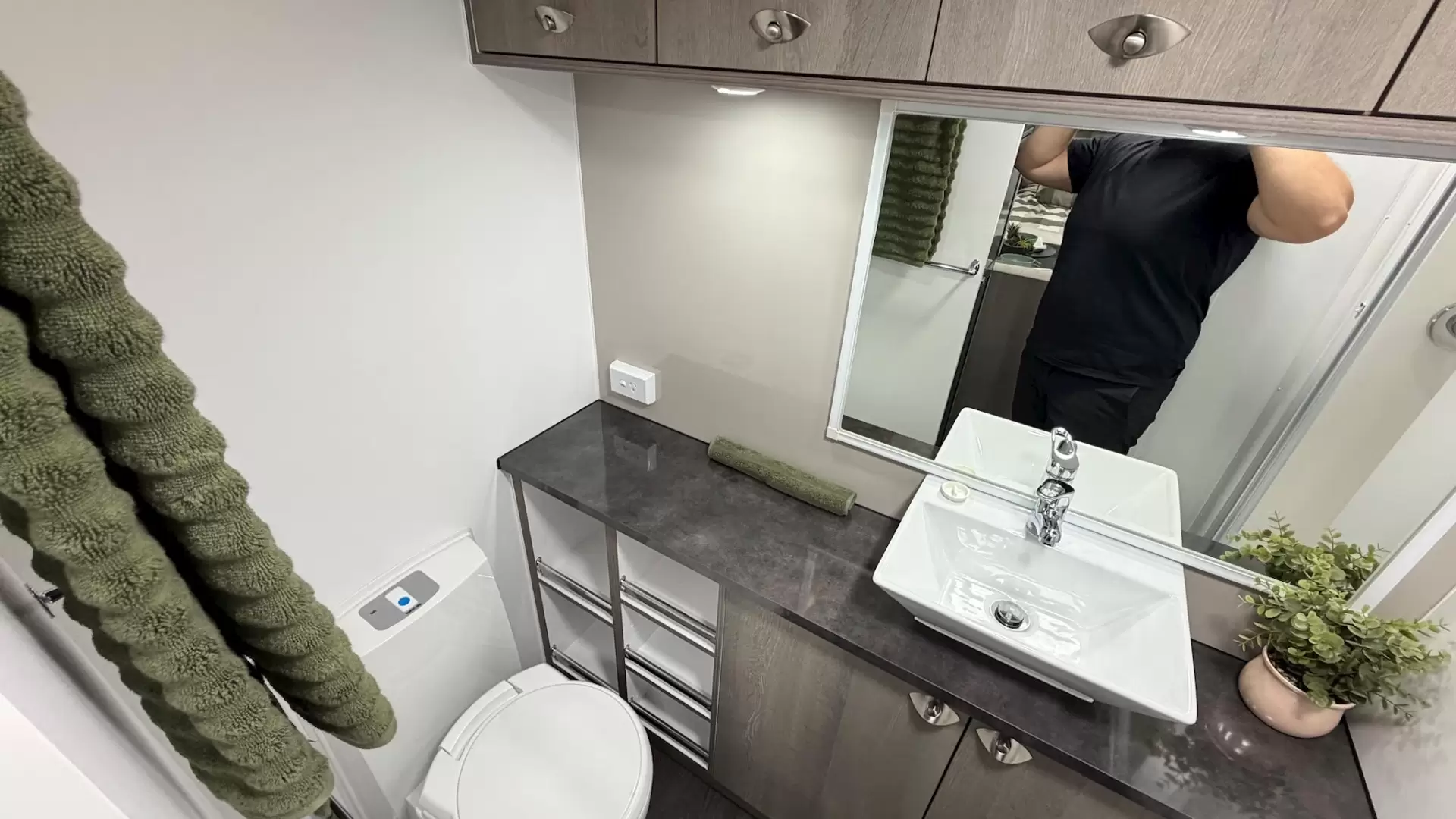 USED 2019 GOLDSTREAM AUSTRALIS SERIES