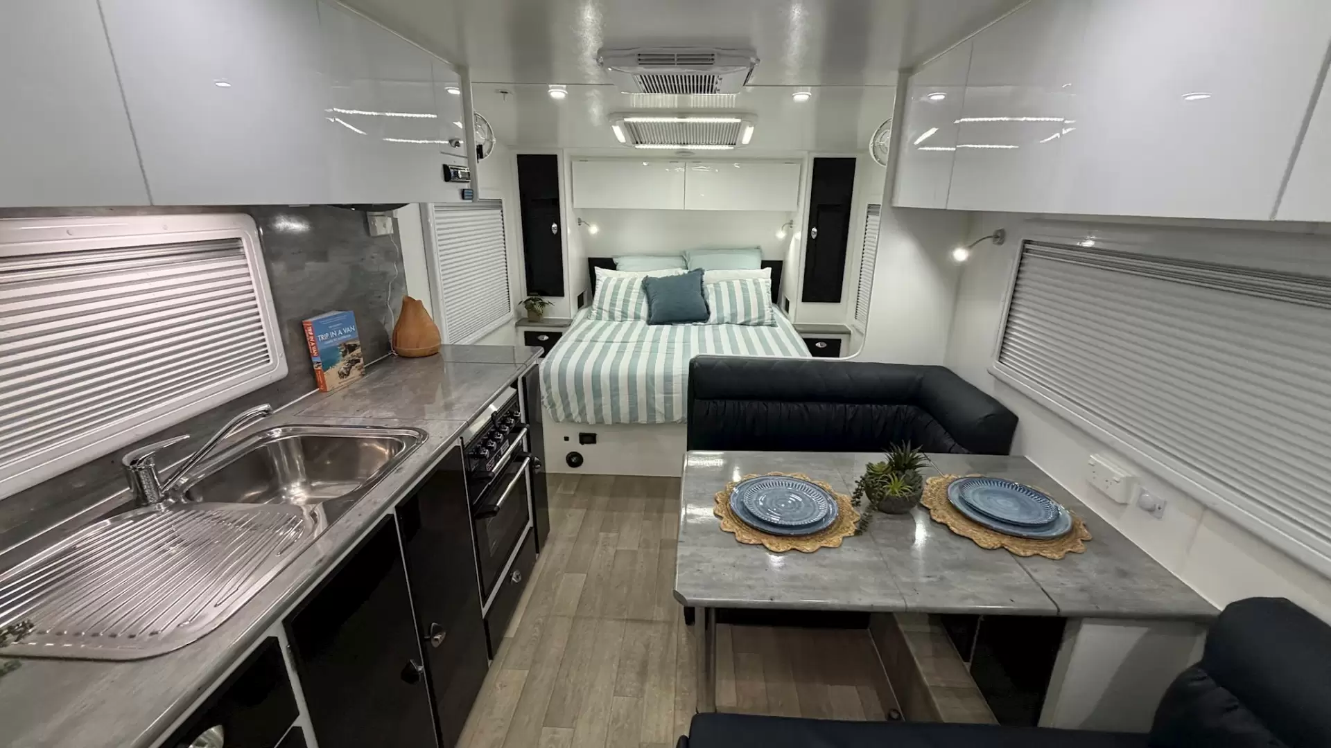 USED 2022 VILLA CARAVANS ESCAPE SE
