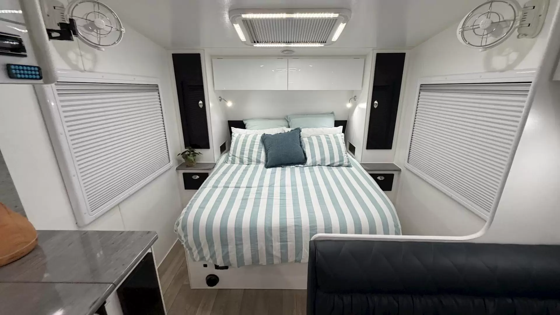 USED 2022 VILLA CARAVANS ESCAPE SE
