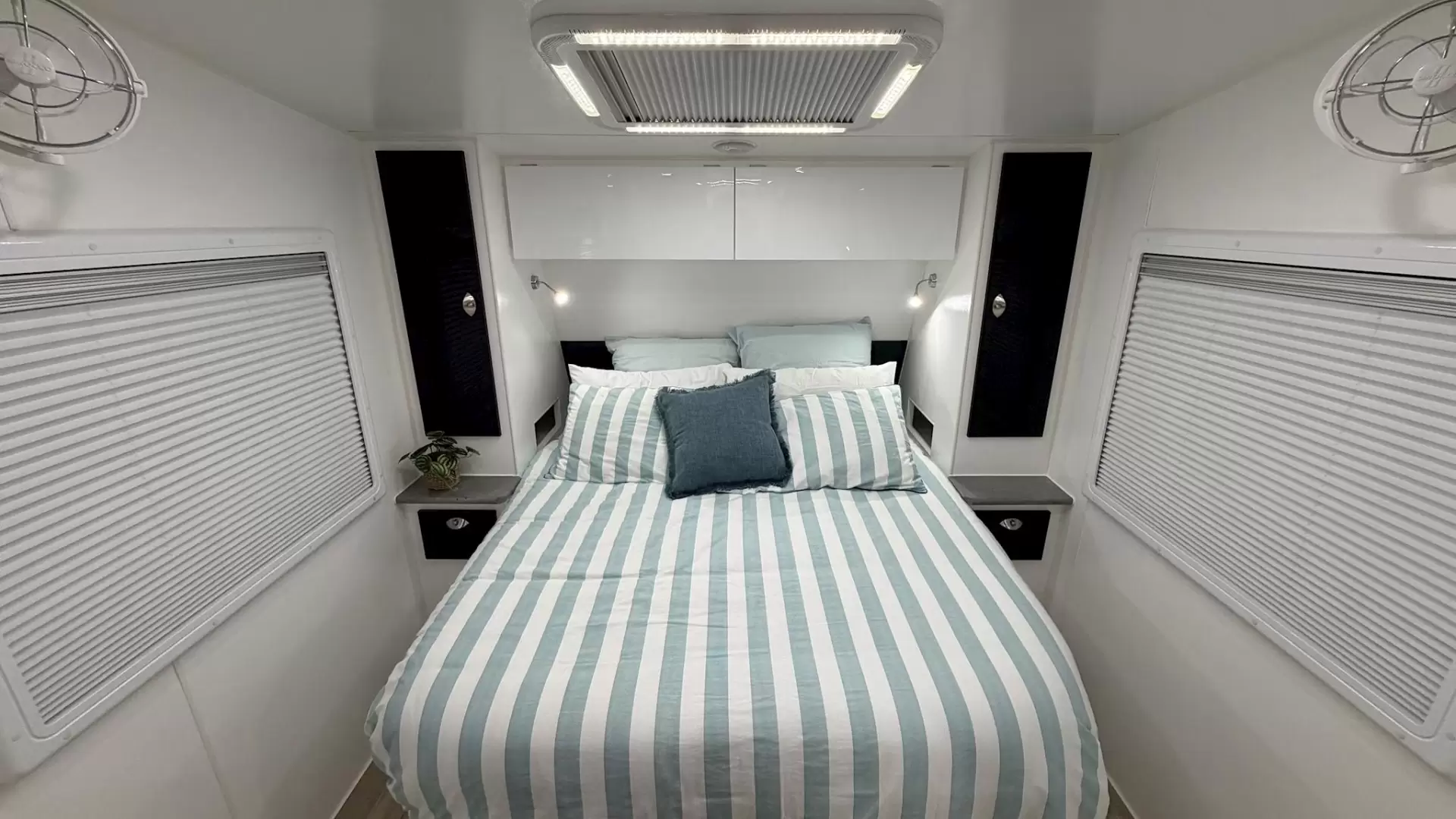 USED 2022 VILLA CARAVANS ESCAPE SE