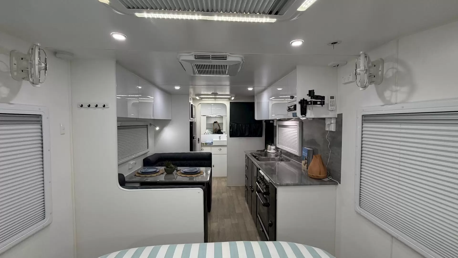 USED 2022 VILLA CARAVANS ESCAPE SE