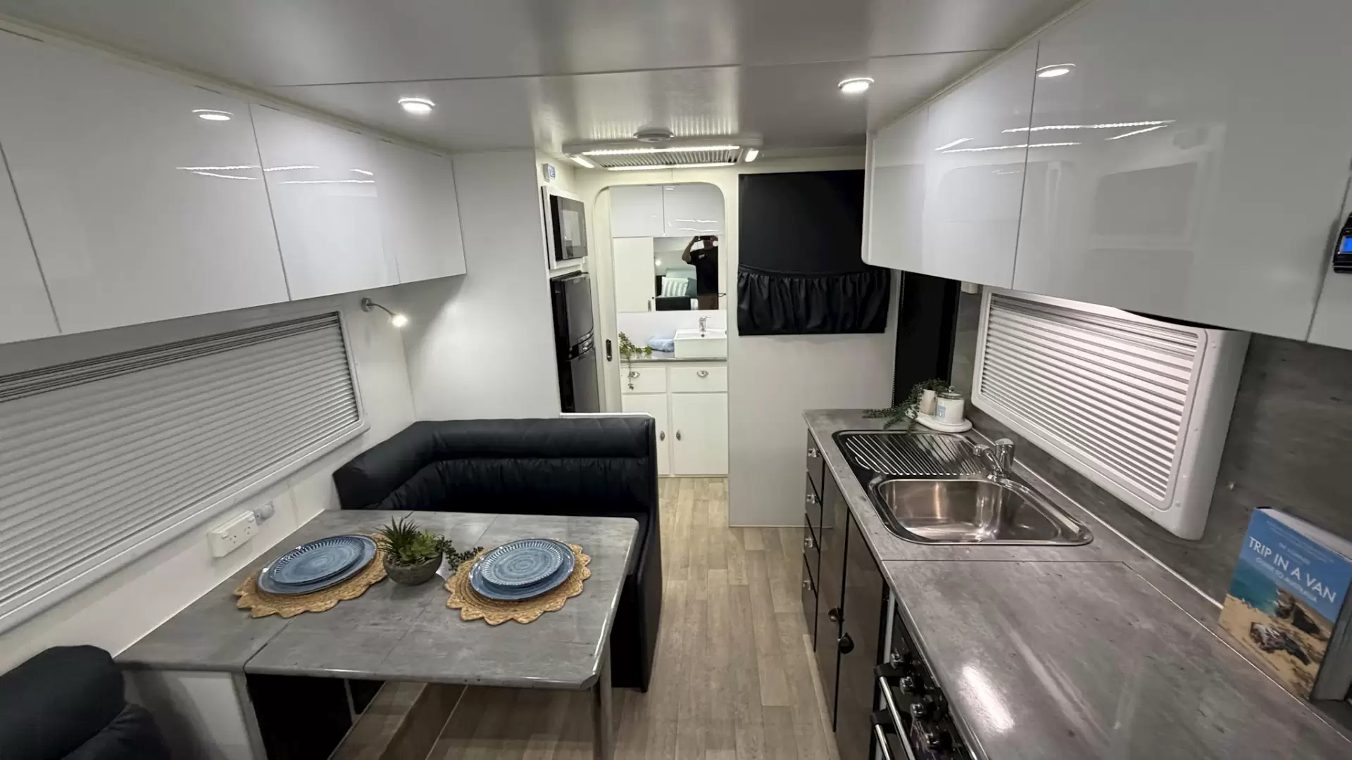 USED 2022 VILLA CARAVANS ESCAPE SE