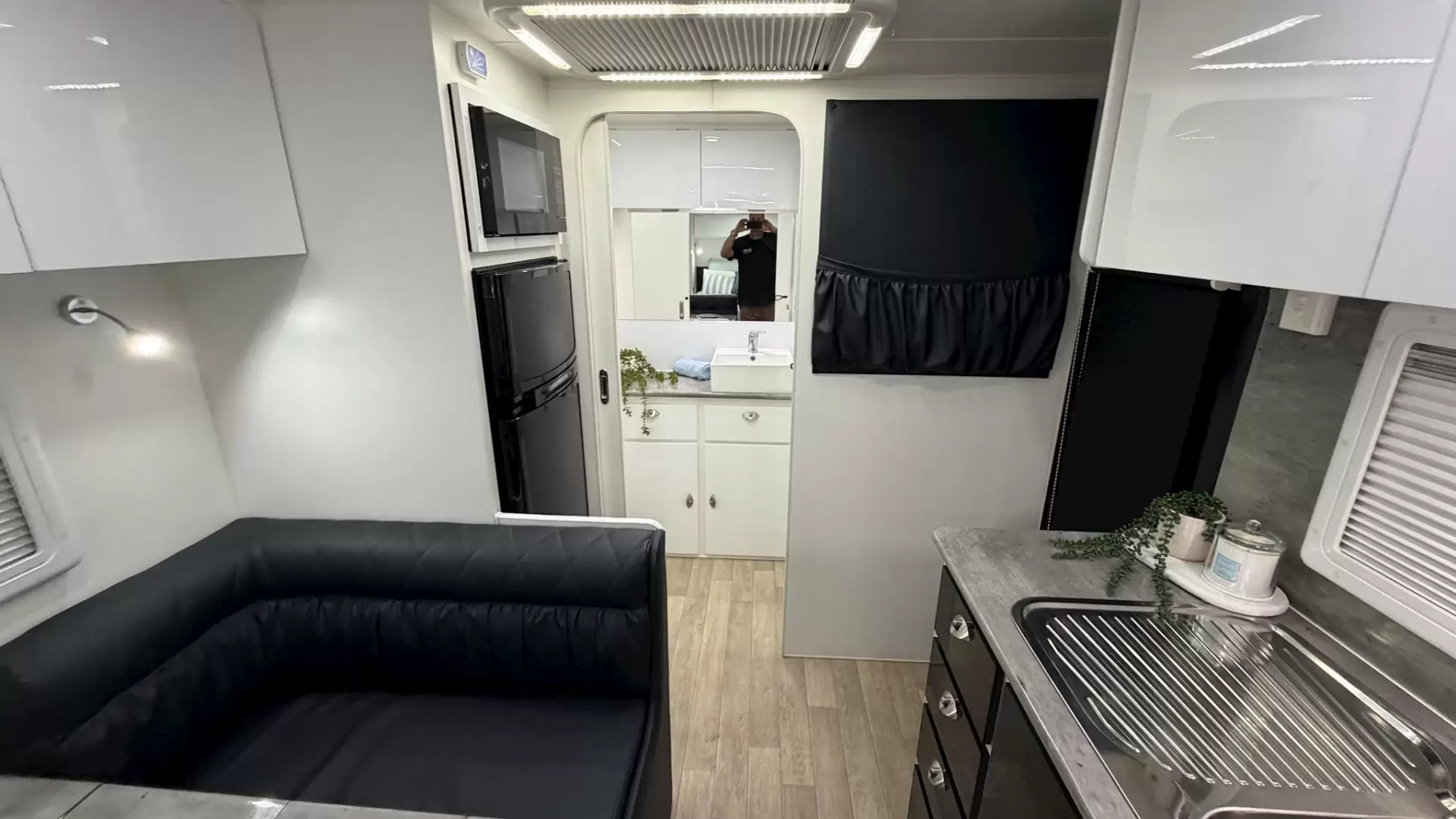 USED 2022 VILLA CARAVANS ESCAPE SE
