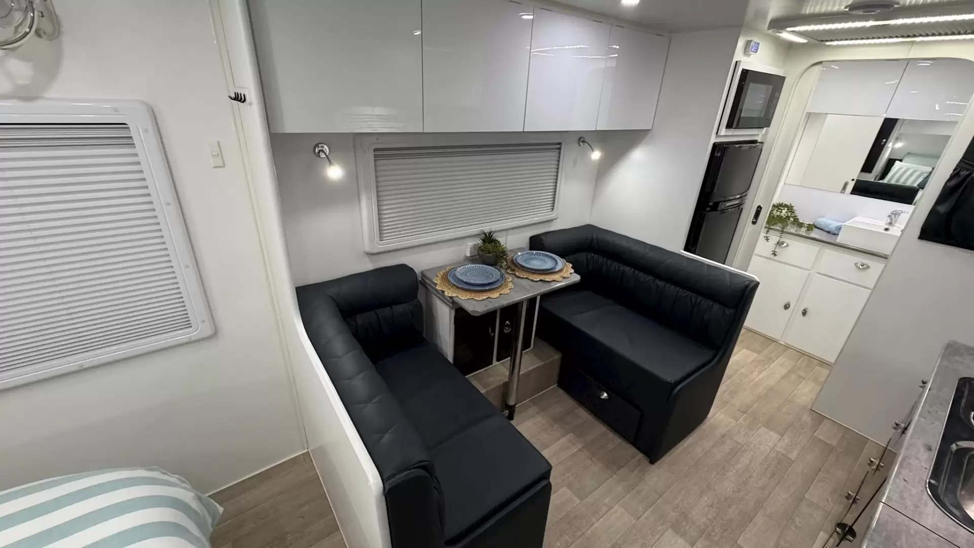 USED 2022 VILLA CARAVANS ESCAPE SE