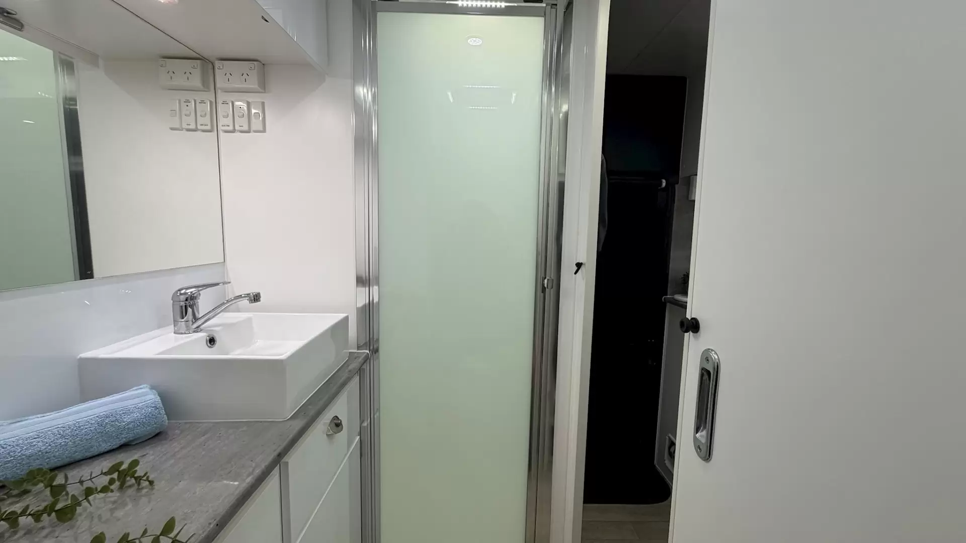 USED 2022 VILLA CARAVANS ESCAPE SE