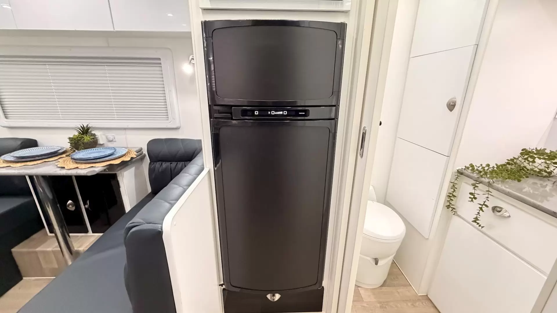 USED 2022 VILLA CARAVANS ESCAPE SE