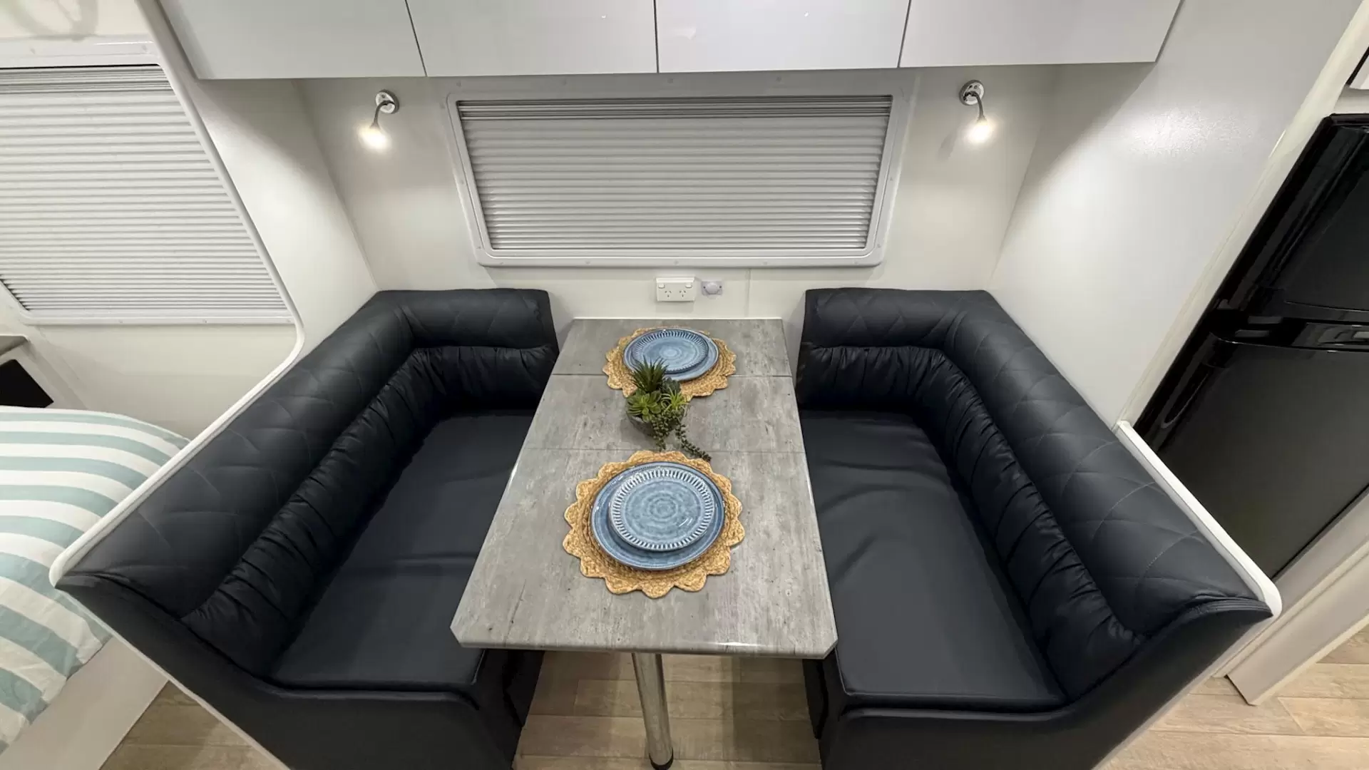 USED 2022 VILLA CARAVANS ESCAPE SE