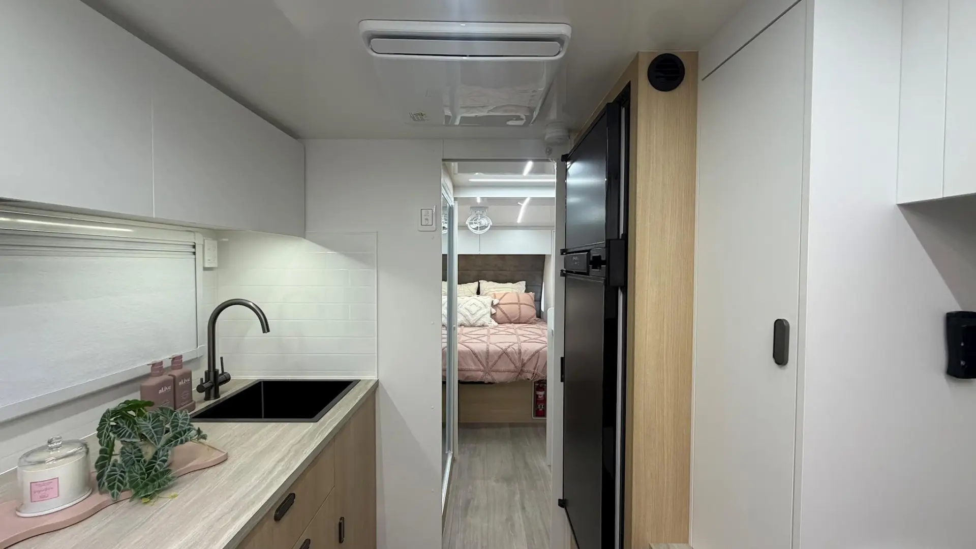 NEW 2026 VACATIONER CARAVANS WRAITH