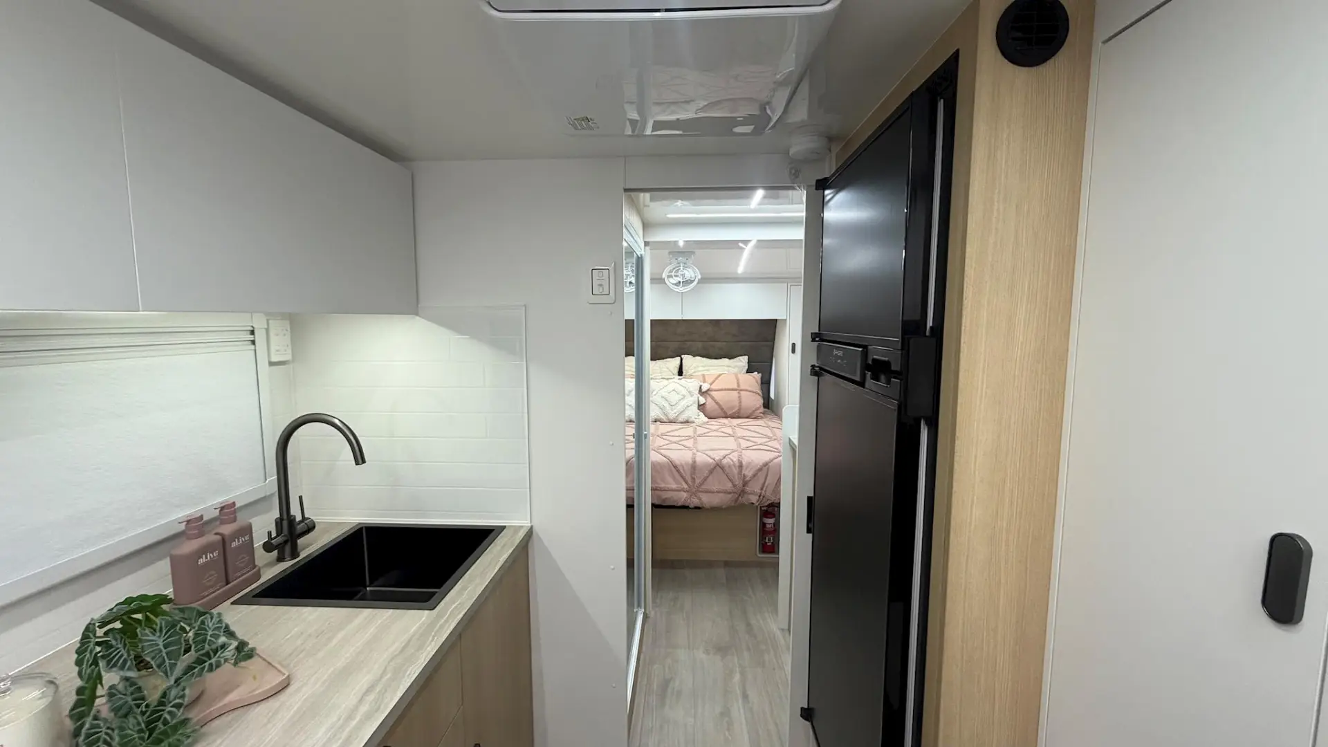 NEW 2026 VACATIONER CARAVANS WRAITH
