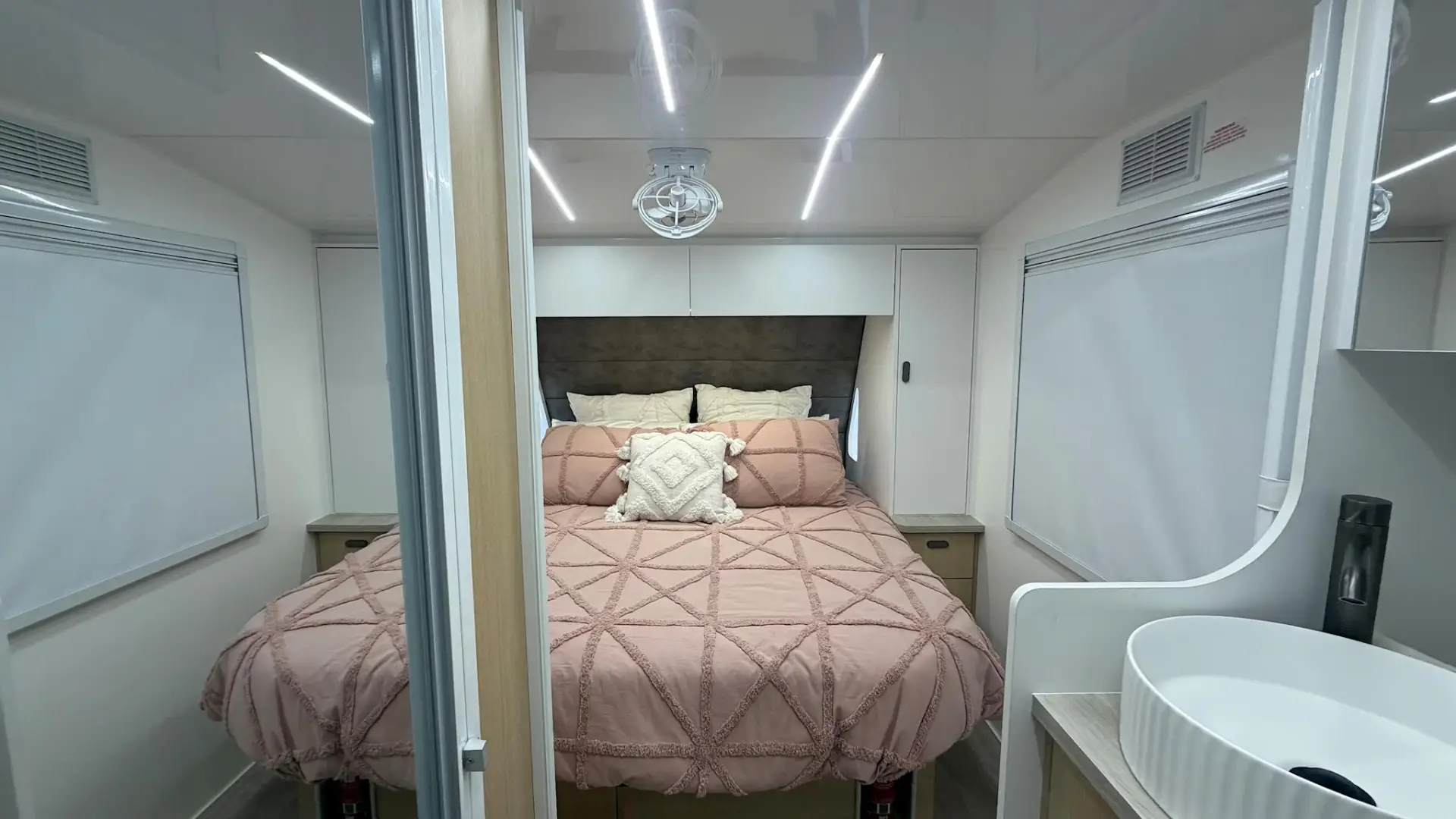 NEW 2026 VACATIONER CARAVANS WRAITH