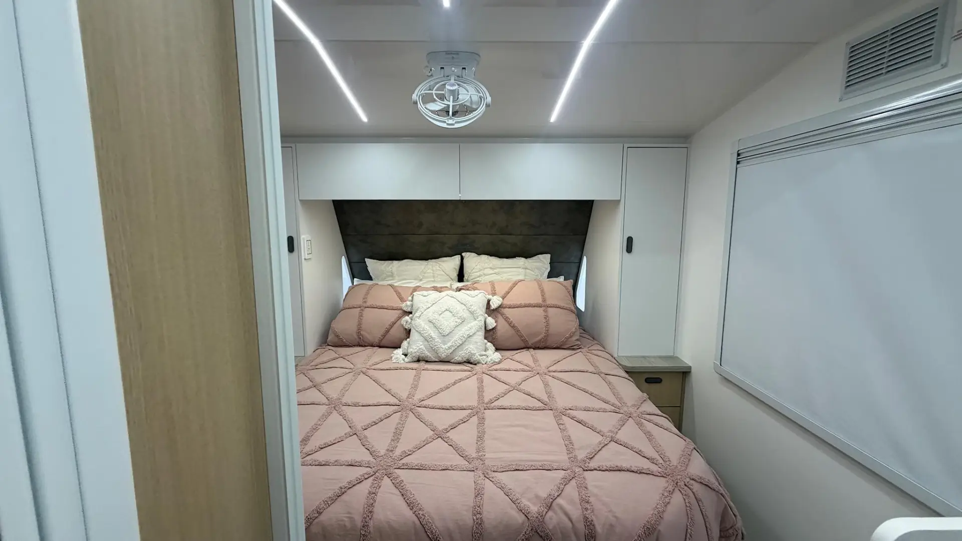 NEW 2026 VACATIONER CARAVANS WRAITH