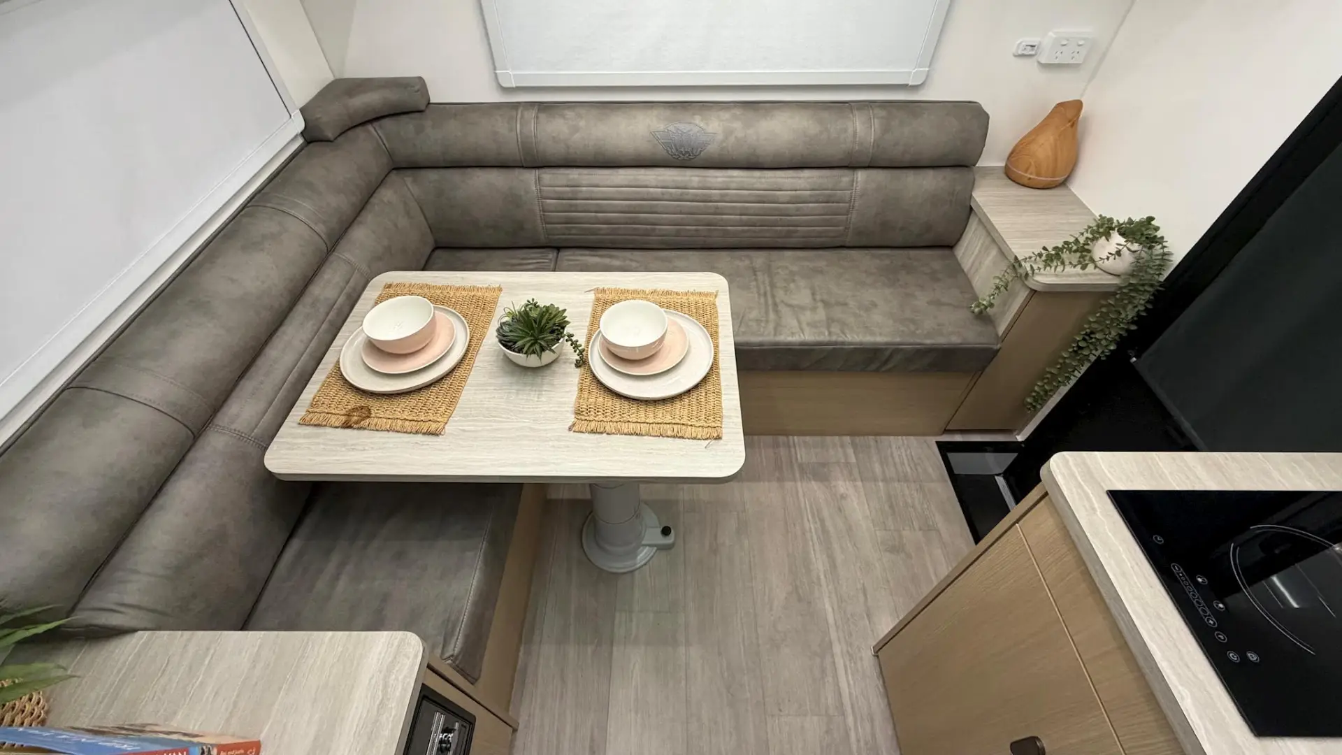 NEW 2026 VACATIONER CARAVANS WRAITH