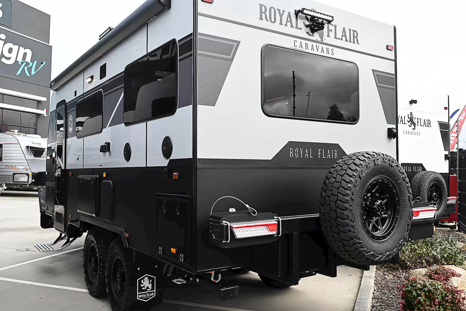 NEW 2025 ROYAL FLAIR RAZOR XT 16'6-2 caravan