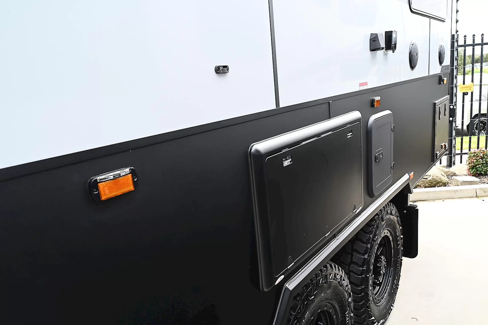 NEW 2025 ROYAL FLAIR RAZOR XT 16'6-2 caravan