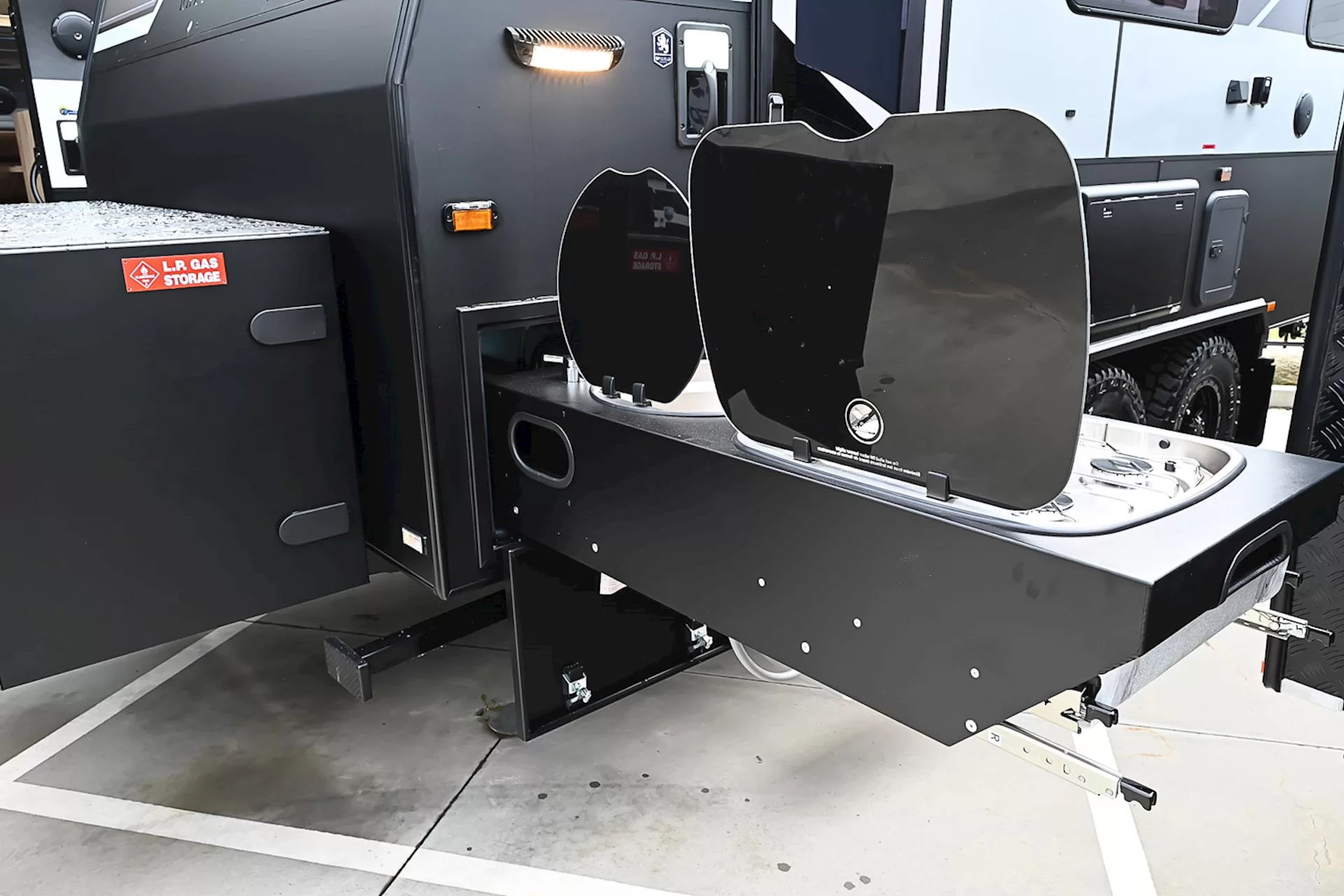 NEW 2025 ROYAL FLAIR RAZOR XT 16'6-2 caravan