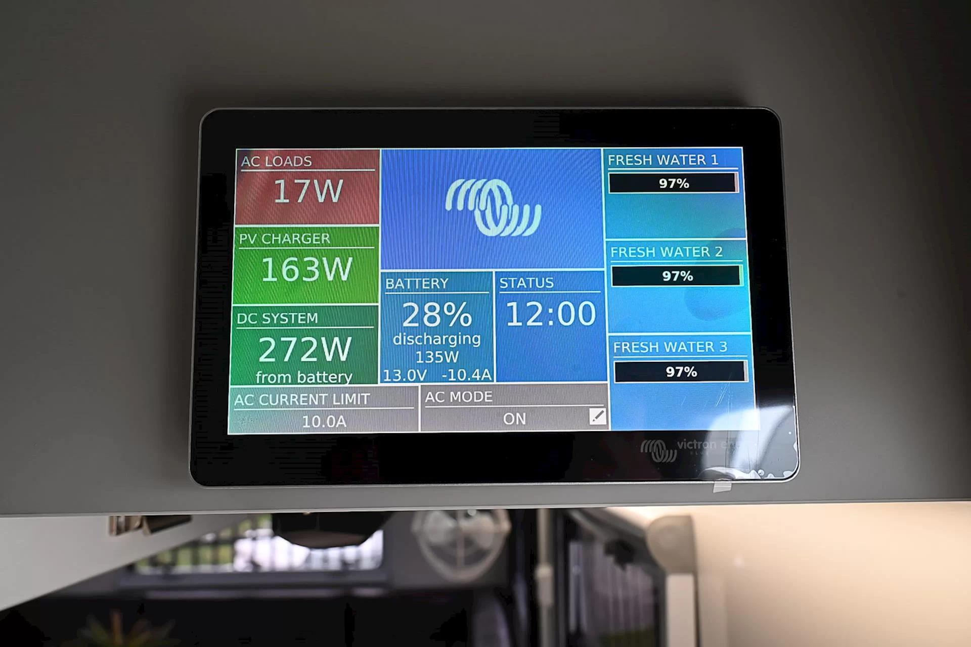 NEW 2025 ROYAL FLAIR RAZOR XT 16'6-2 caravan