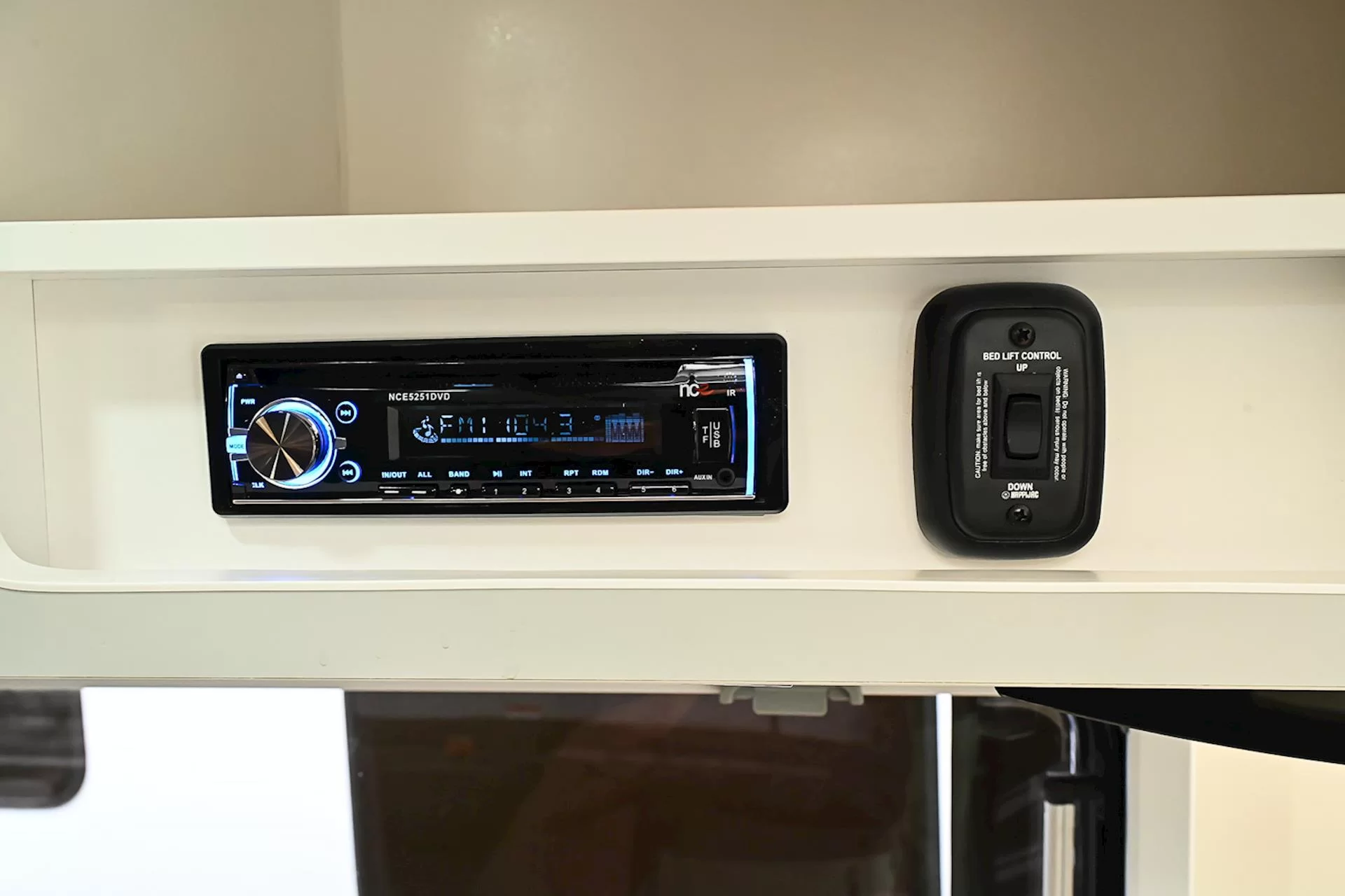 NEW 2025 ROYAL FLAIR RAZOR XT 16'6-2 caravan