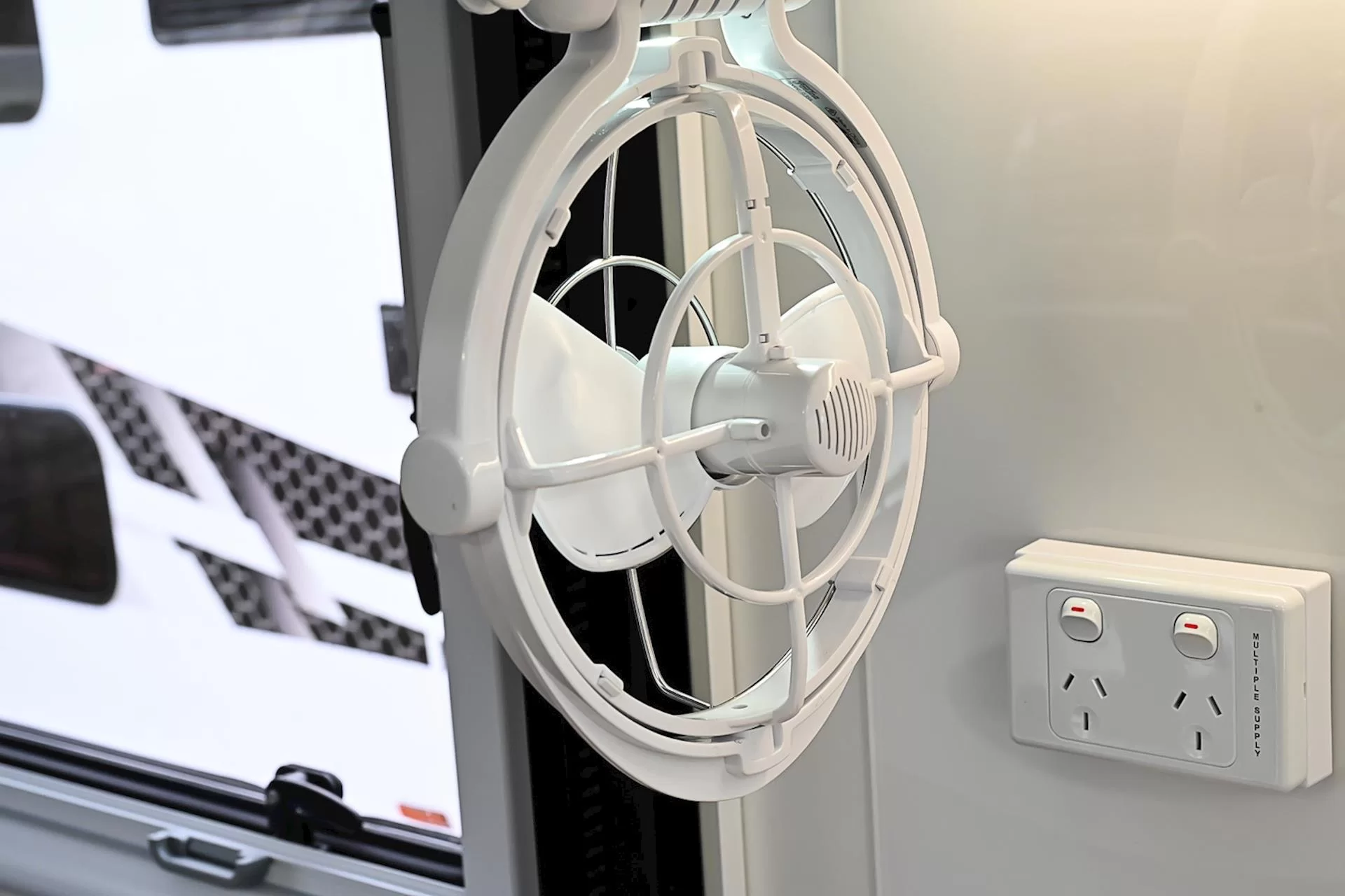 NEW 2025 ROYAL FLAIR RAZOR XT 16'6-2 caravan