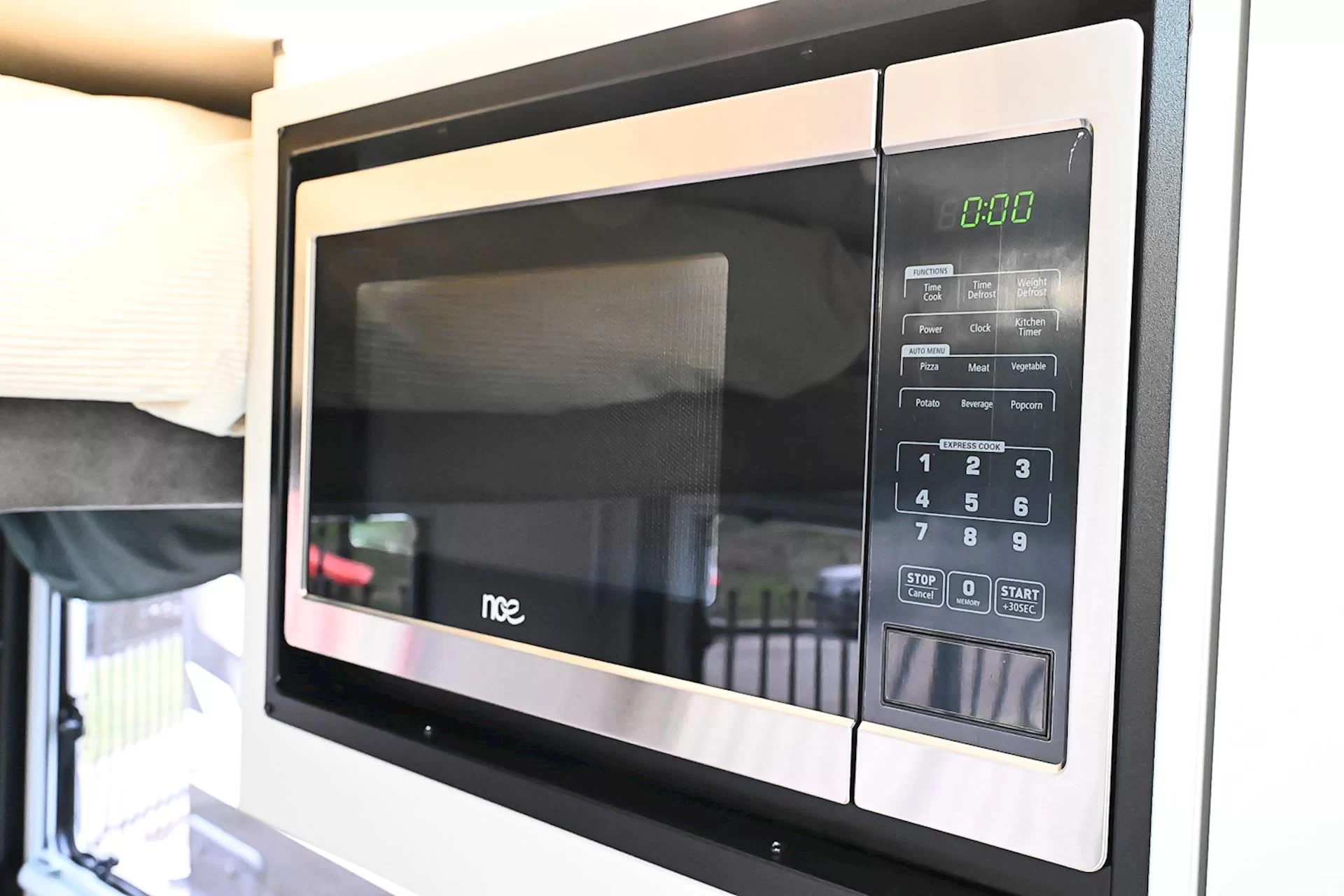 NEW 2025 ROYAL FLAIR RAZOR XT 16'6-2 caravan