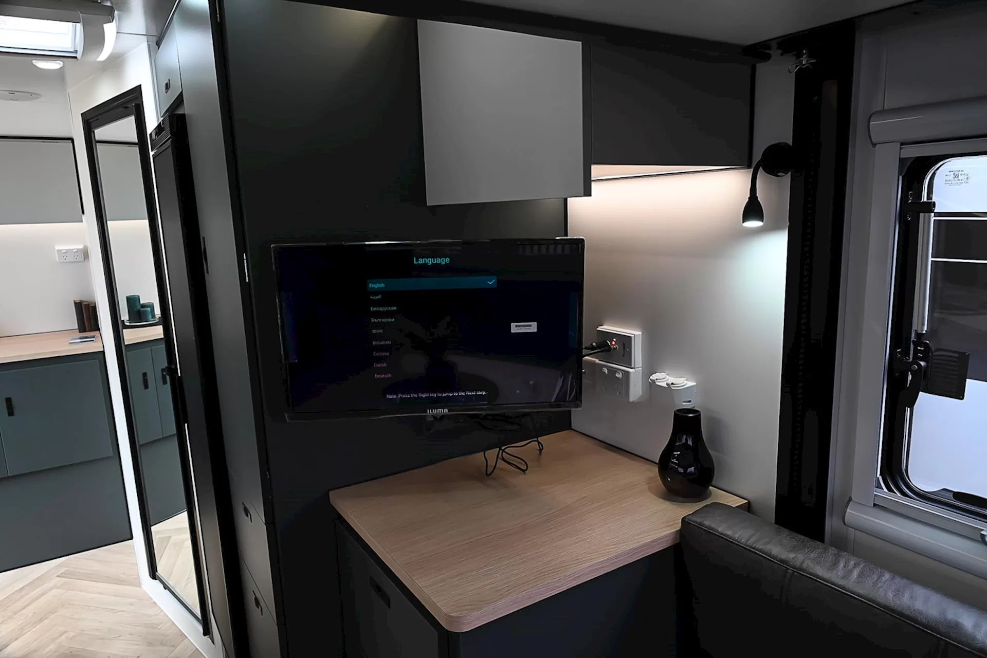 NEW 2025 ROYAL FLAIR RAZOR XT 16'6-2 caravan