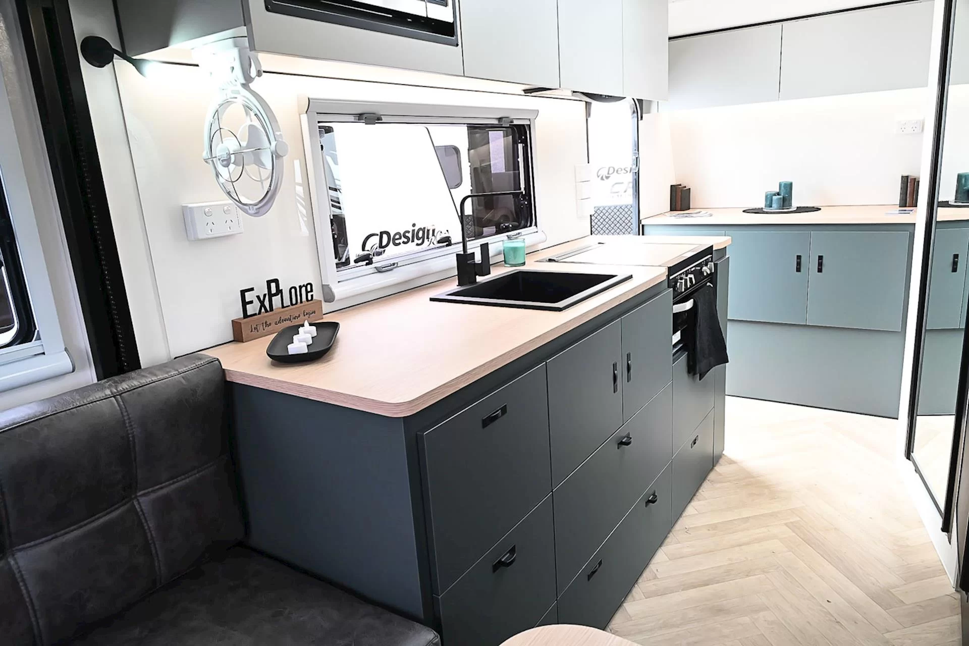 NEW 2025 ROYAL FLAIR RAZOR XT 16'6-2 caravan