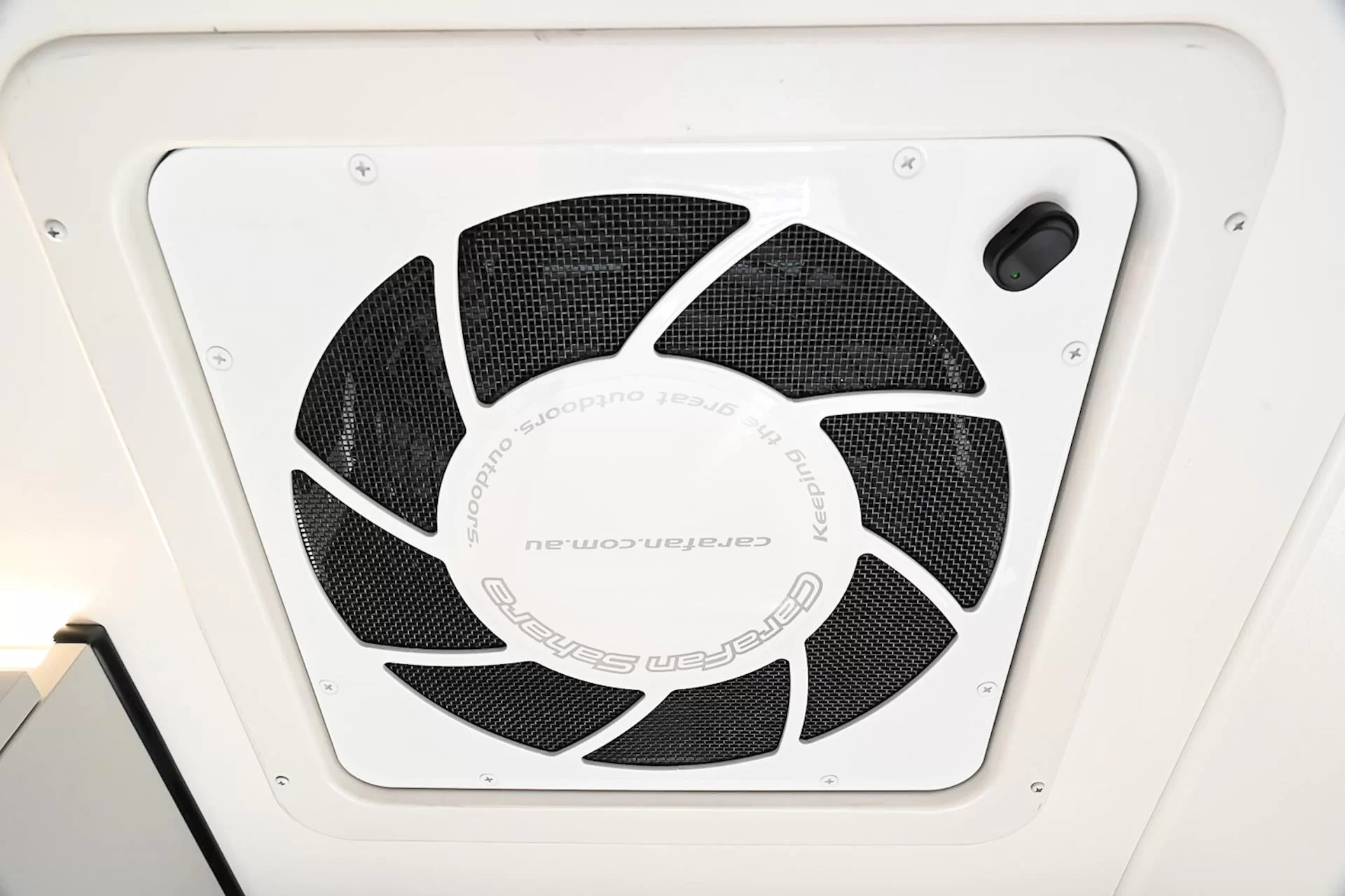 NEW 2025 ROYAL FLAIR RAZOR XT 16'6-2 caravan