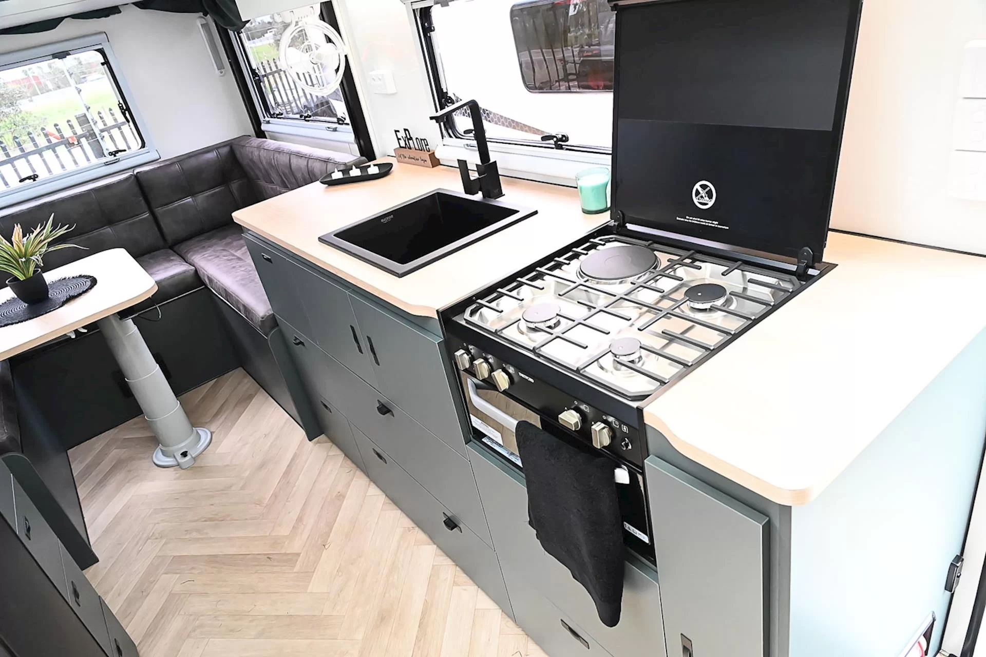 NEW 2025 ROYAL FLAIR RAZOR XT 16'6-2 caravan