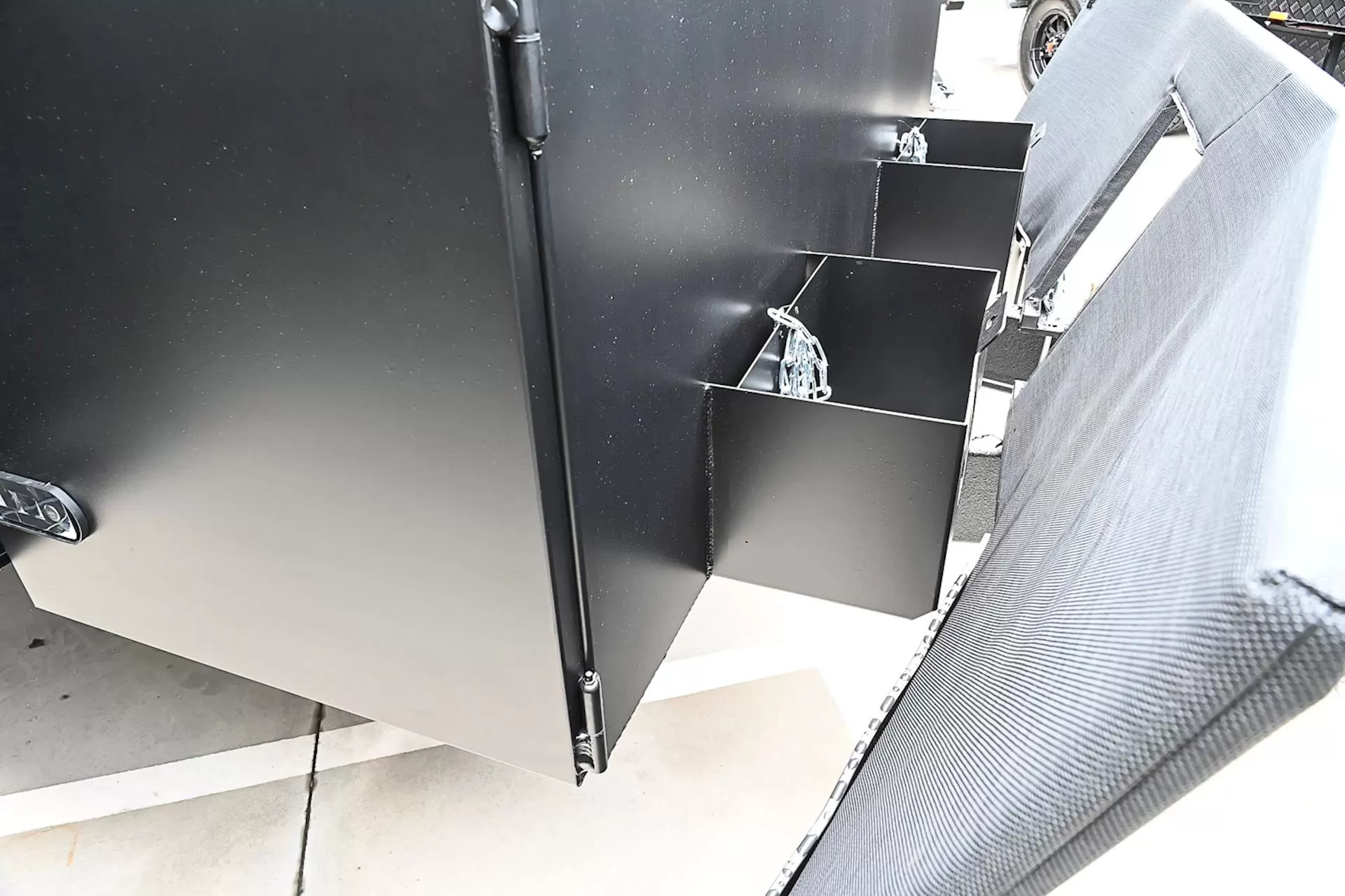 NEW 2025 ROYAL FLAIR RAZOR XT 16'6-2 caravan