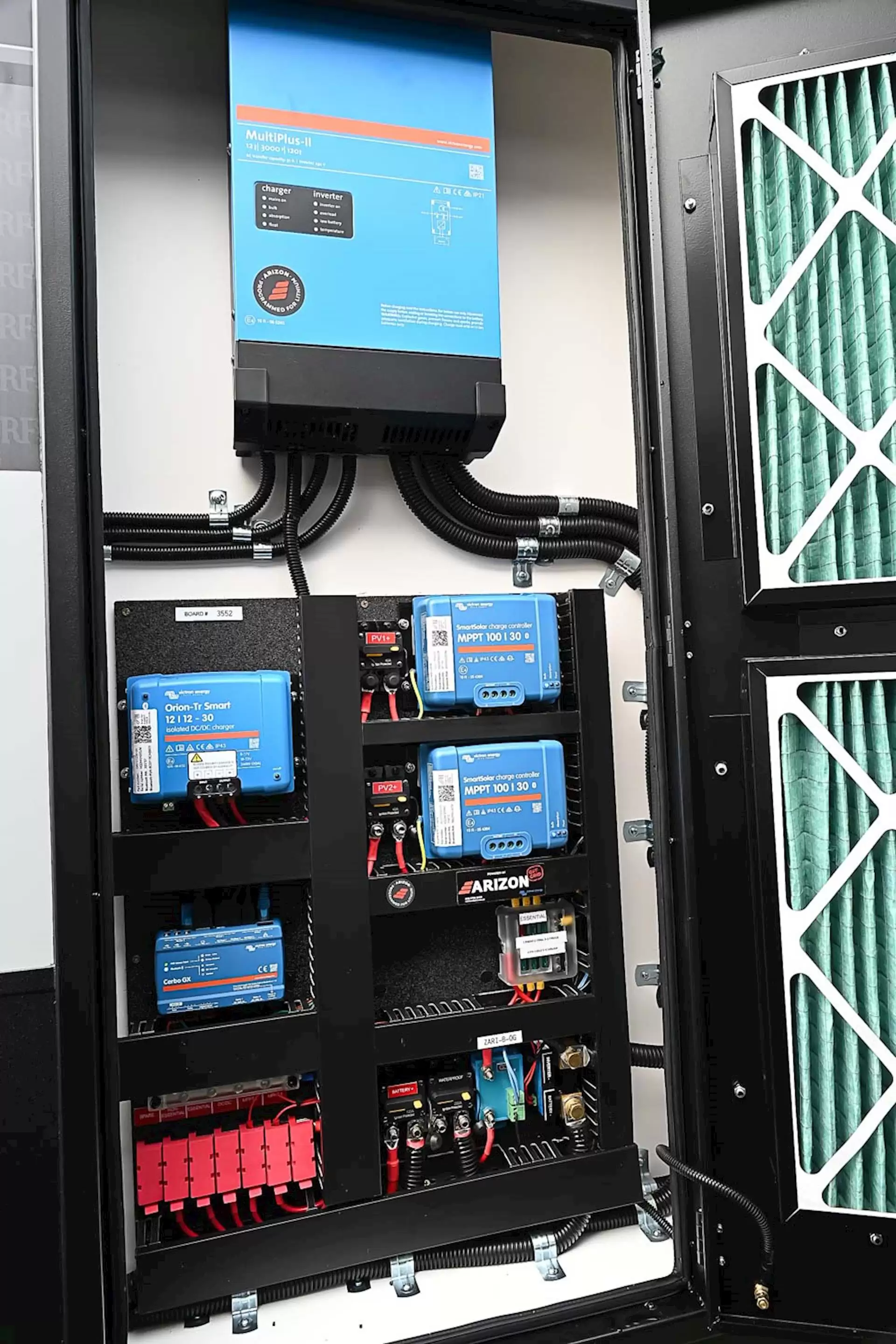 NEW 2025 ROYAL FLAIR RAZOR XT 16'6-2 caravan