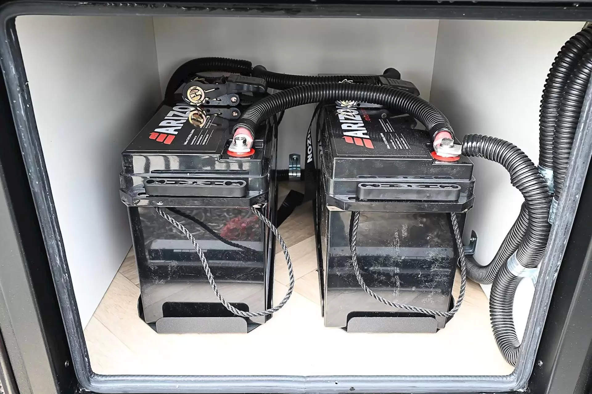 NEW 2025 ROYAL FLAIR RAZOR XT 16'6-2 caravan