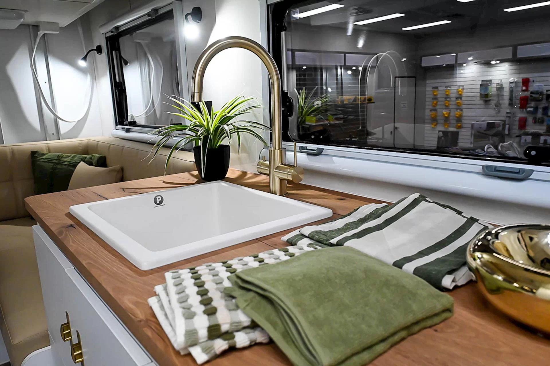 NEW 2025 ROYAL FLAIR PIAZZA 16'6-1 caravan