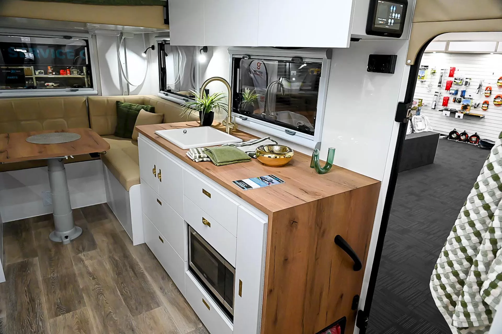 NEW 2025 ROYAL FLAIR PIAZZA 16'6-1 caravan