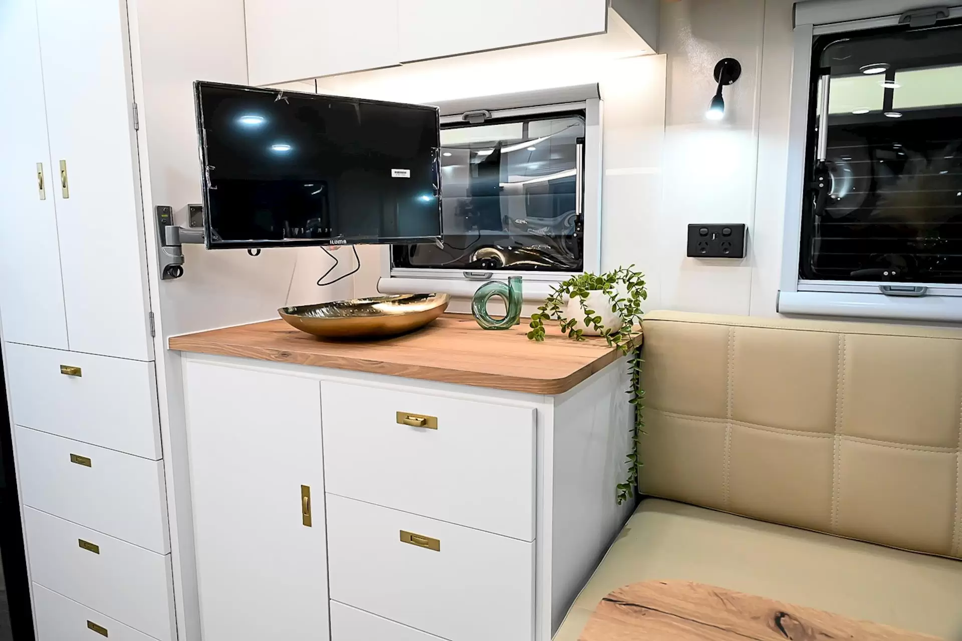 NEW 2025 ROYAL FLAIR PIAZZA 16'6-1