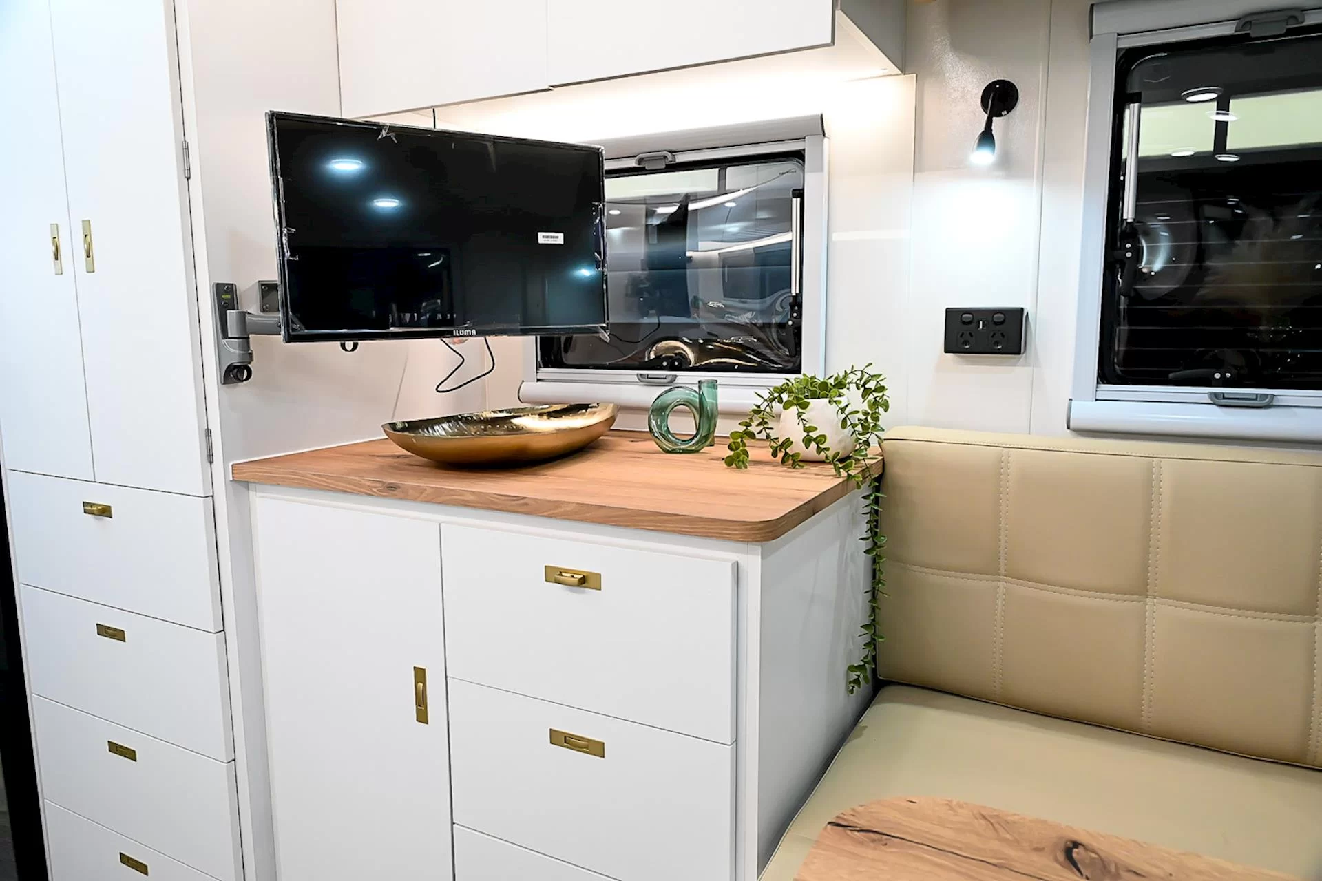 NEW 2025 ROYAL FLAIR PIAZZA 16'6-1 caravan