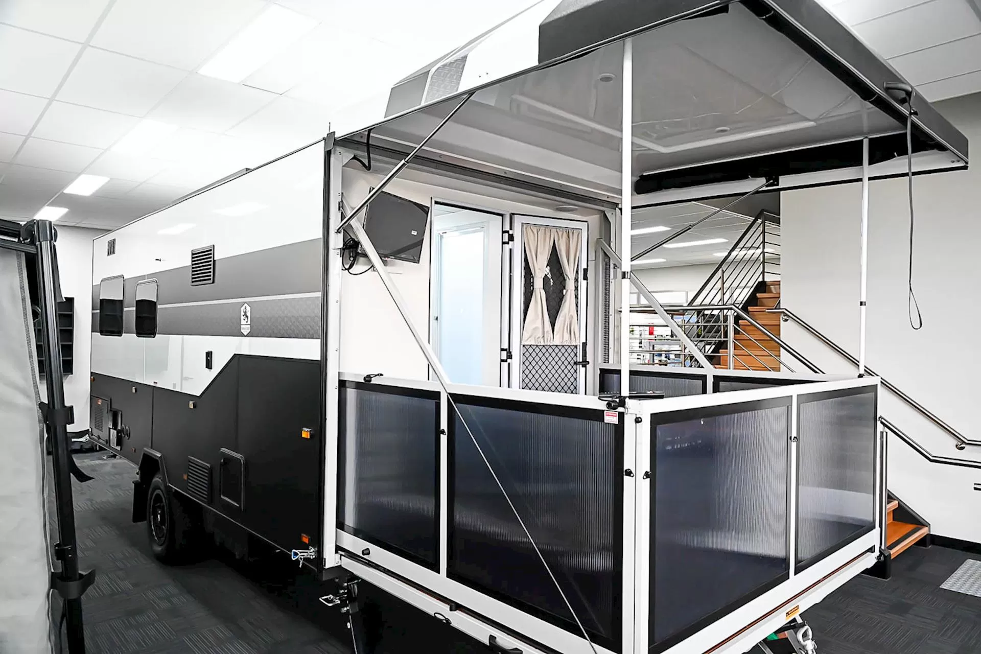 NEW 2025 ROYAL FLAIR PIAZZA 16'6-1 caravan