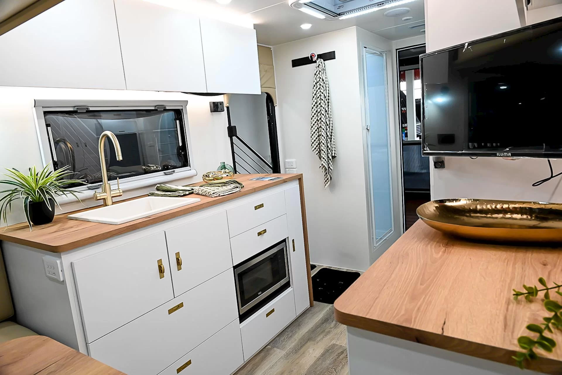 NEW 2025 ROYAL FLAIR PIAZZA 16'6-1 caravan