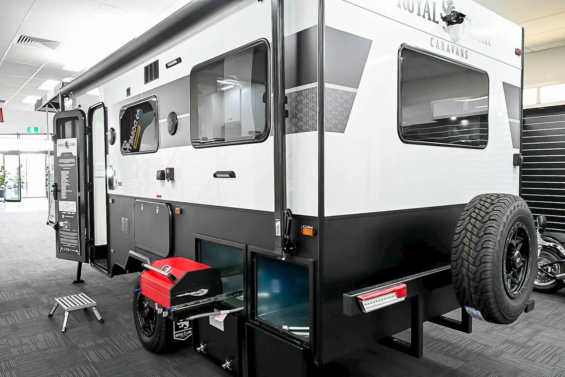 NEW 2025 ROYAL FLAIR PIAZZA 16'6-1