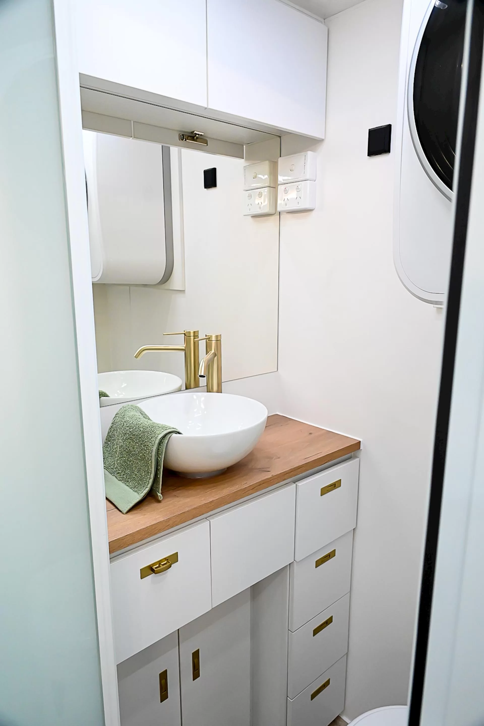 NEW 2025 ROYAL FLAIR PIAZZA 16'6-1 caravan