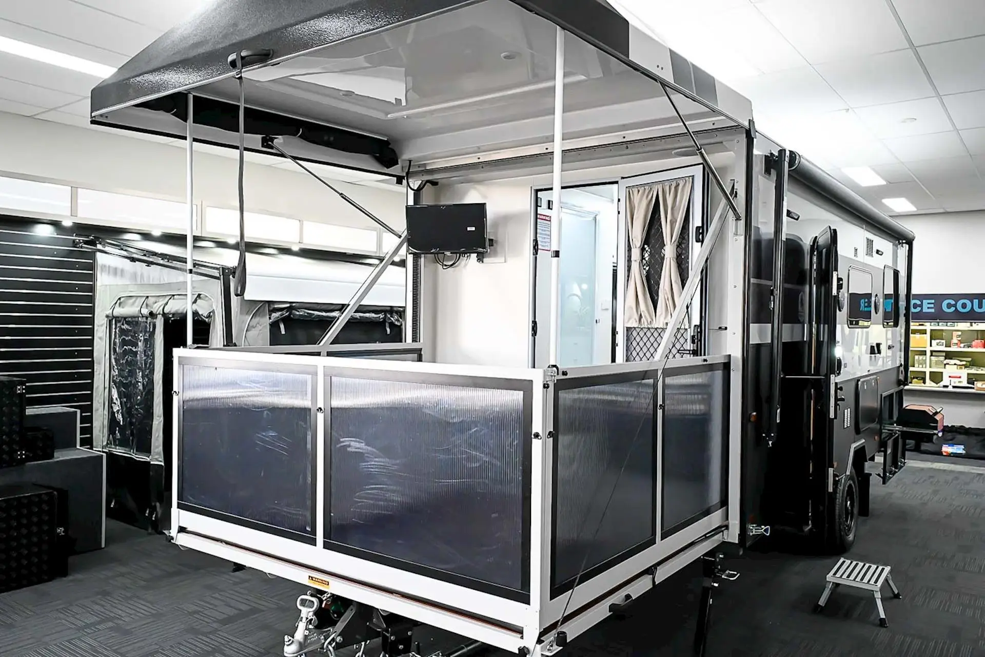 NEW 2025 ROYAL FLAIR PIAZZA 16'6-1