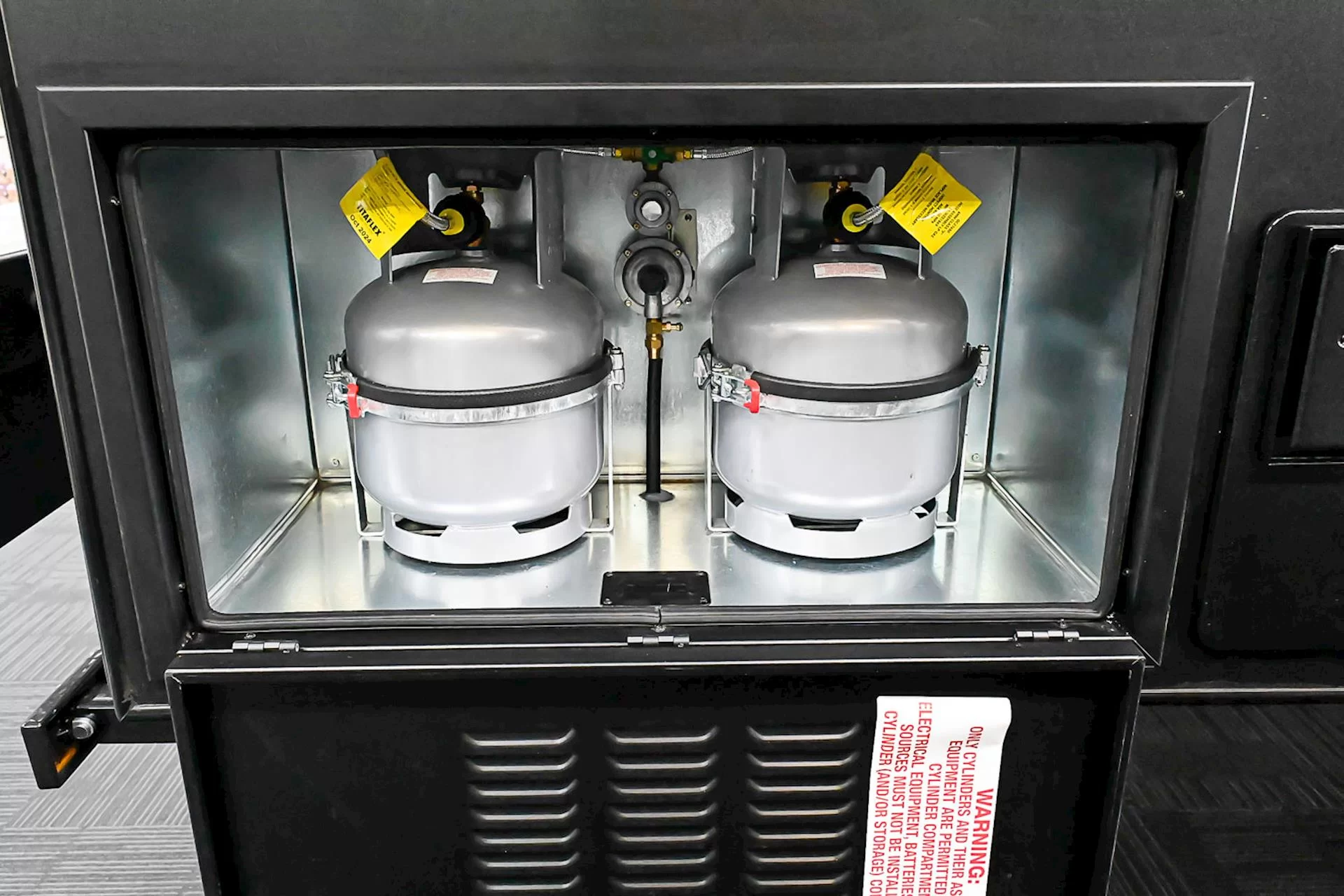 NEW 2025 ROYAL FLAIR PIAZZA 16'6-1 caravan