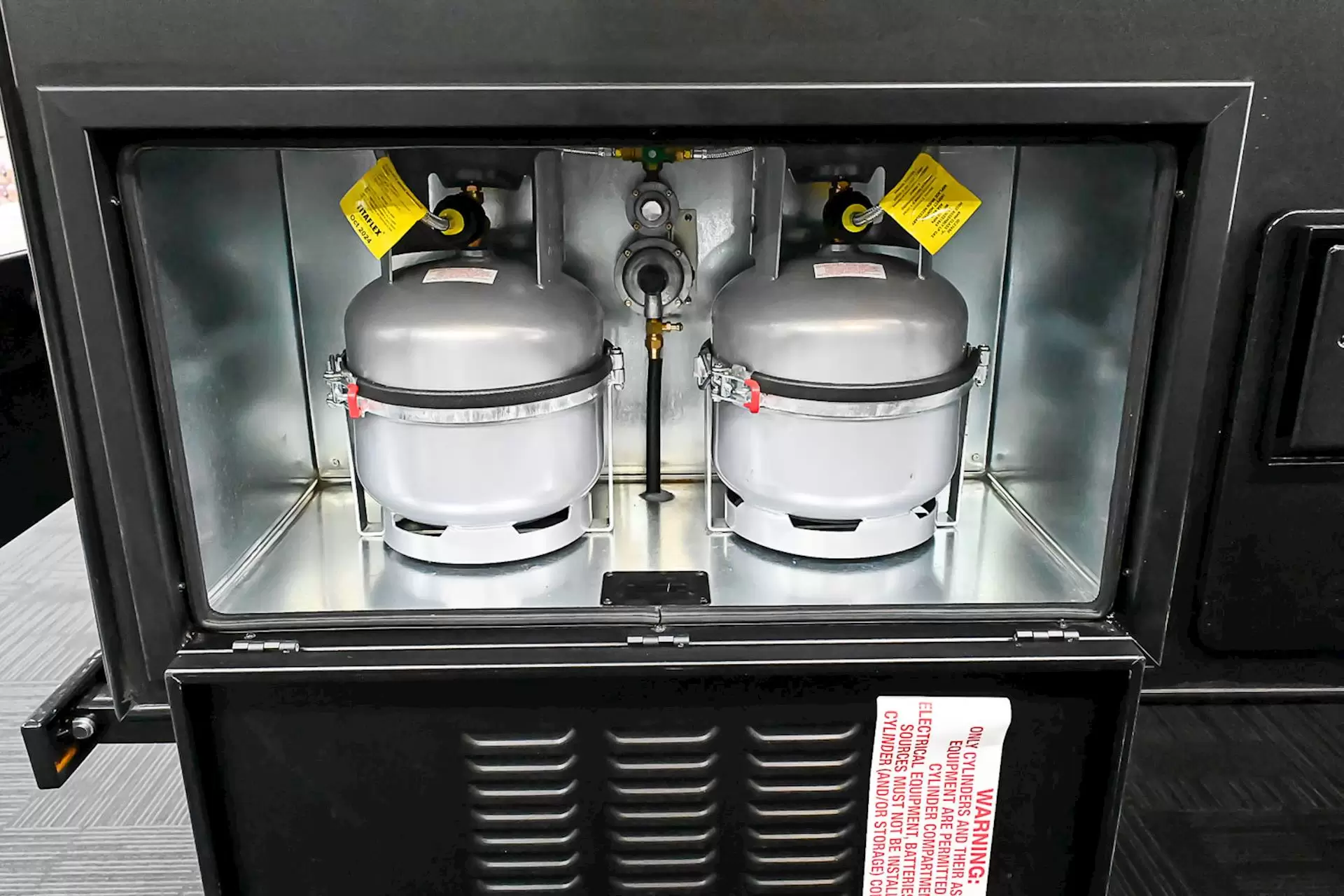 NEW 2025 ROYAL FLAIR PIAZZA 16'6-1