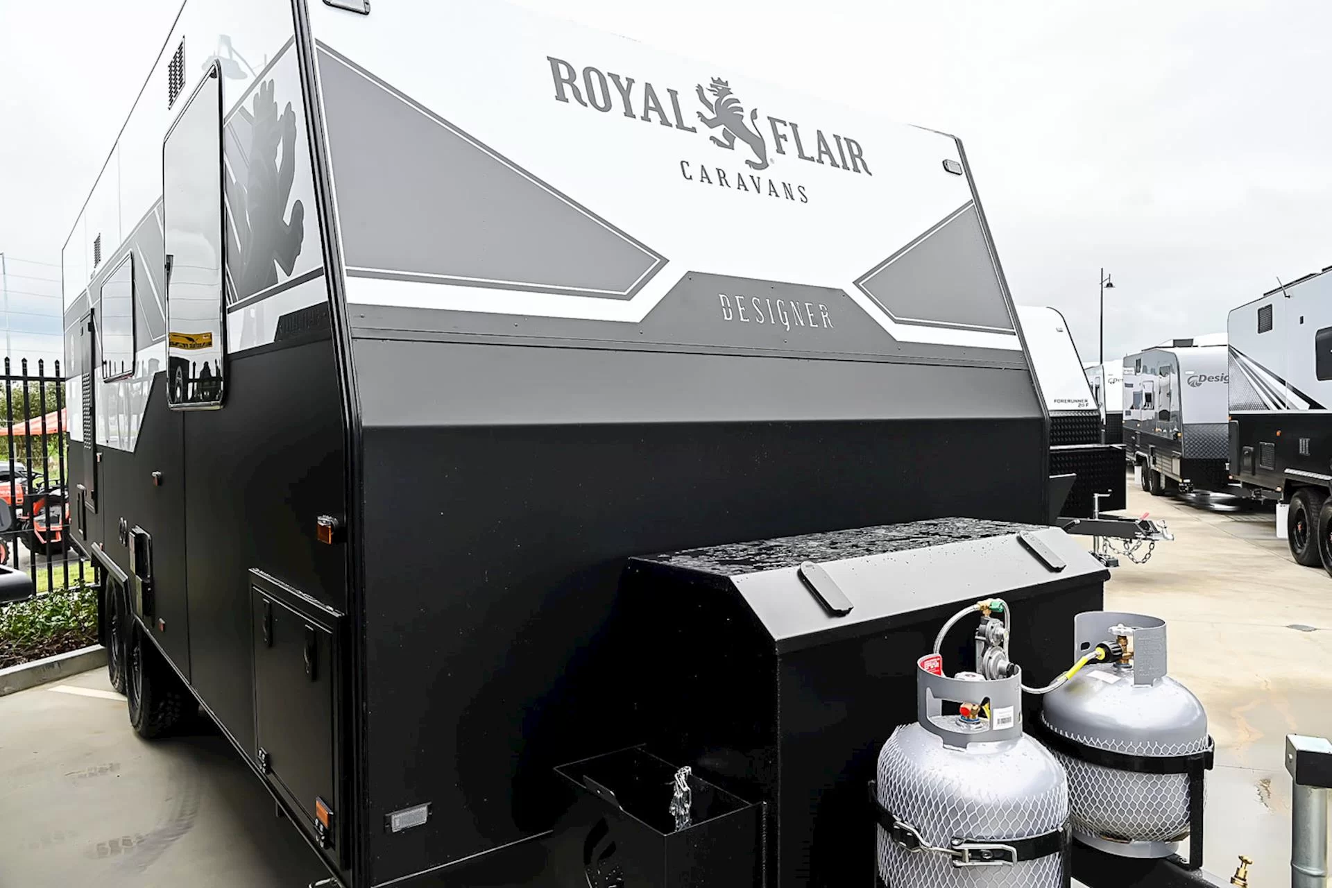 NEW 2025 ROYAL FLAIR Designer Series 21'-3 caravan