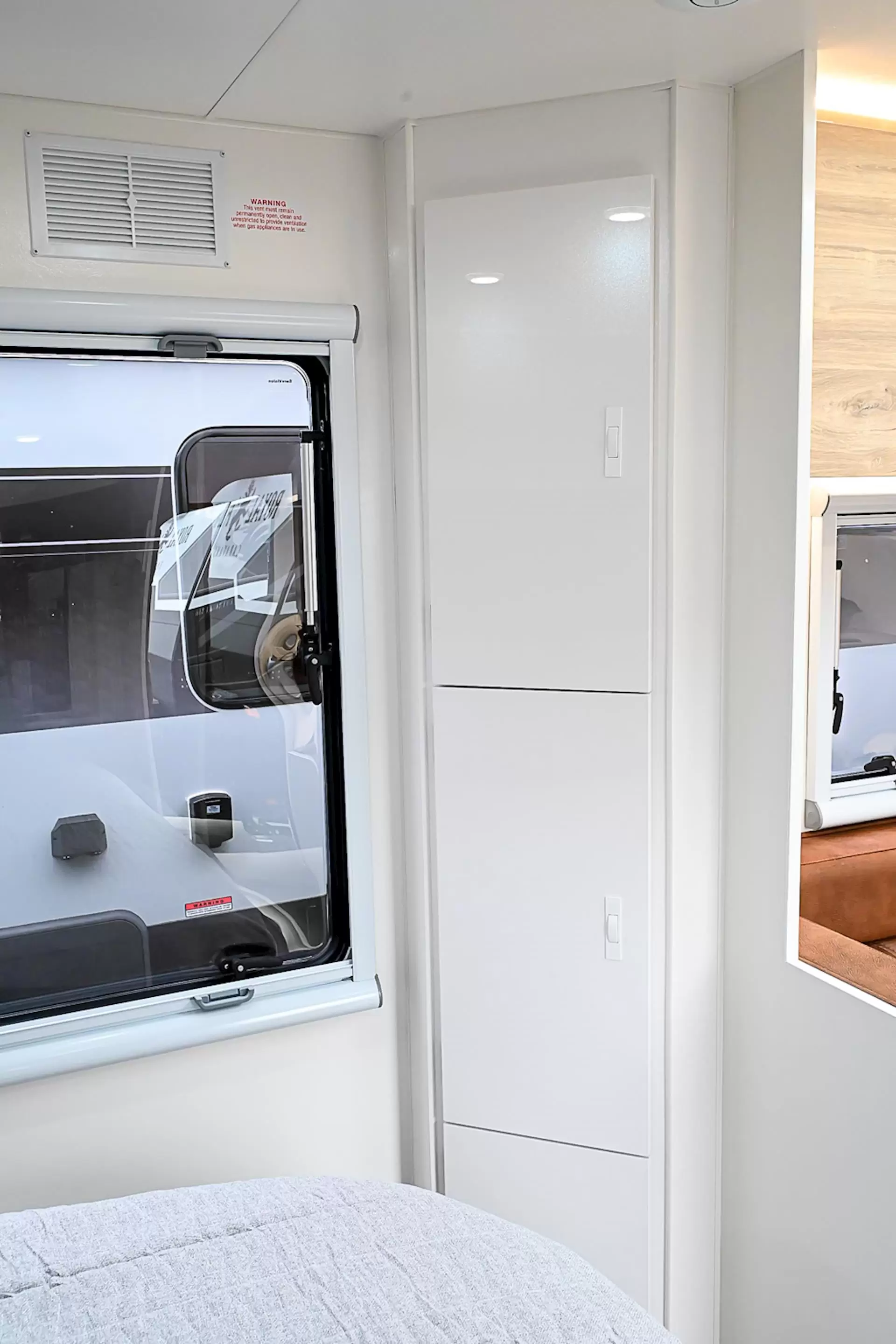 NEW 2025 ROYAL FLAIR Designer Series 21'-3