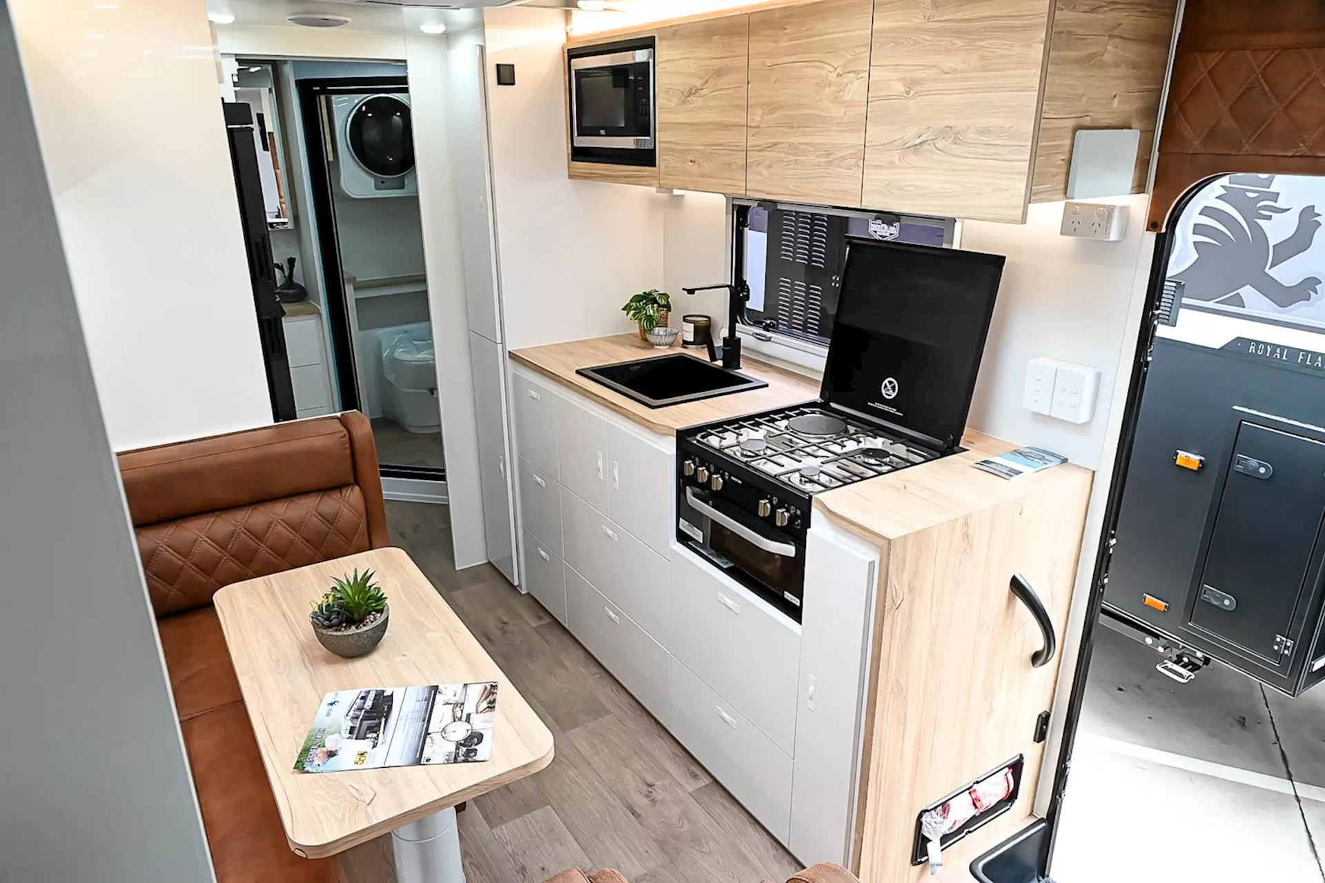 NEW 2025 ROYAL FLAIR Designer Series 21'-3 caravan