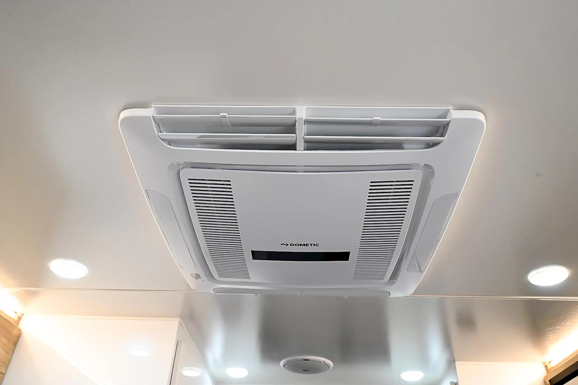 NEW 2025 ROYAL FLAIR Designer Series 21'-3 caravan