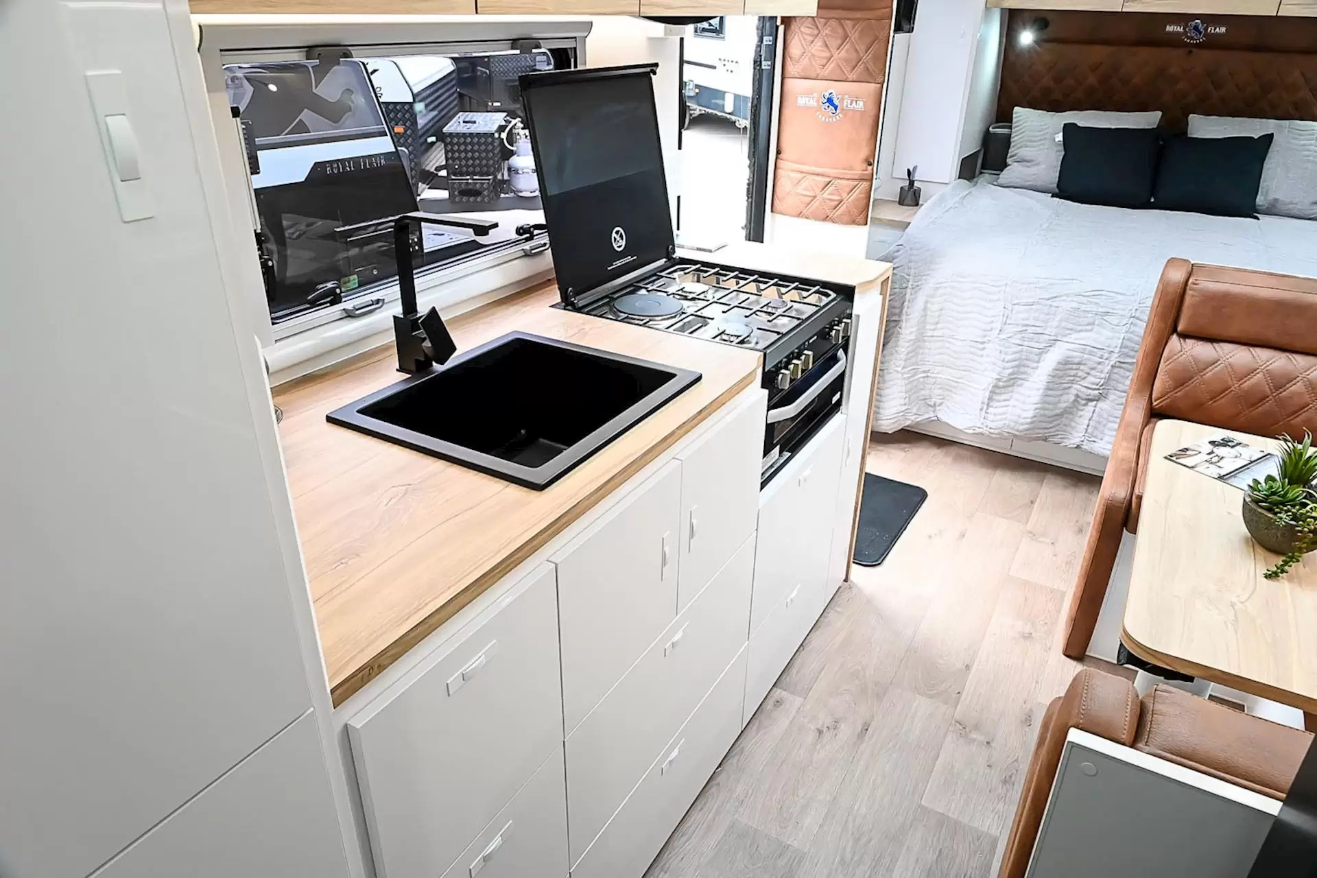 NEW 2025 ROYAL FLAIR Designer Series 21'-3