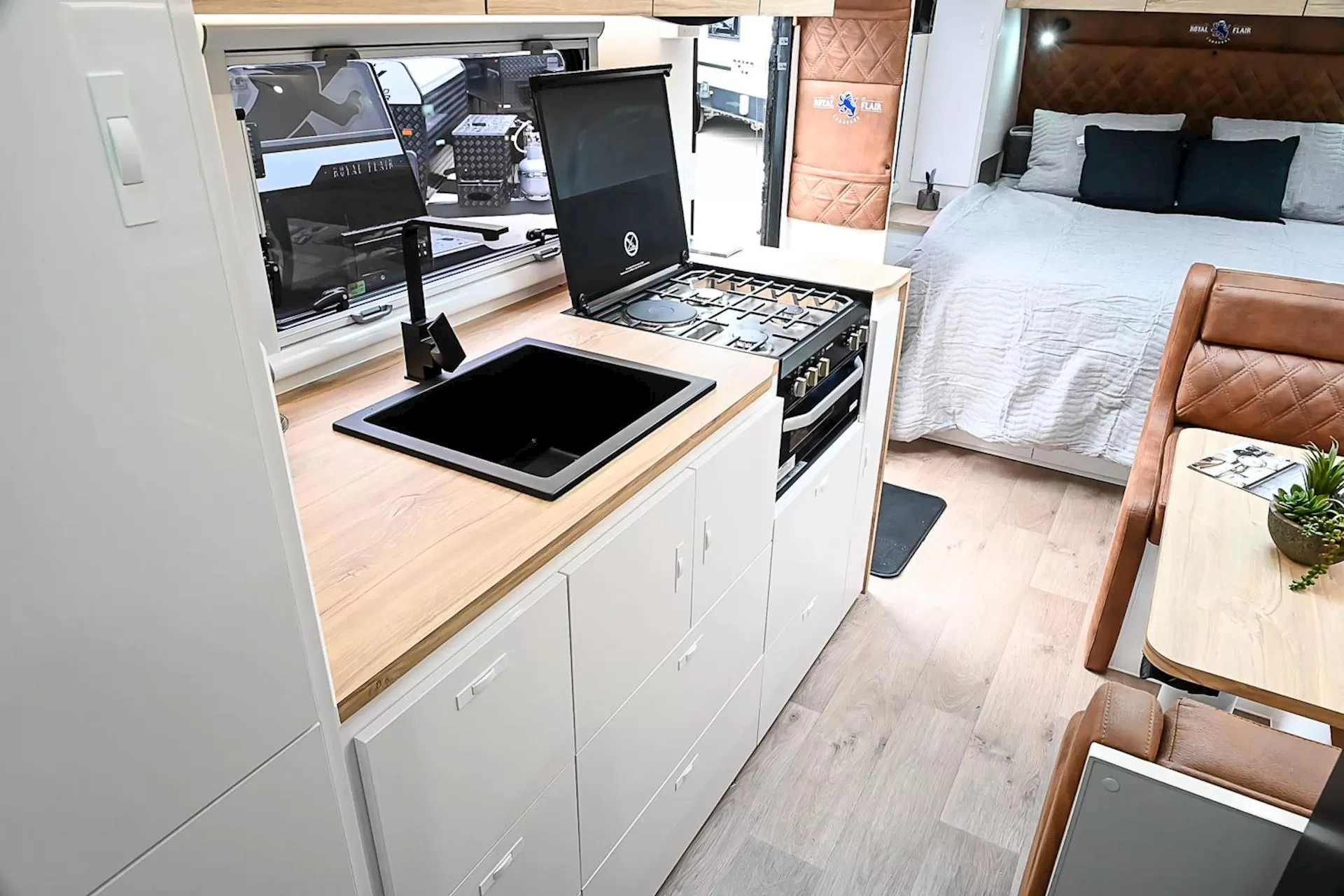 NEW 2025 ROYAL FLAIR Designer Series 21'-3 caravan