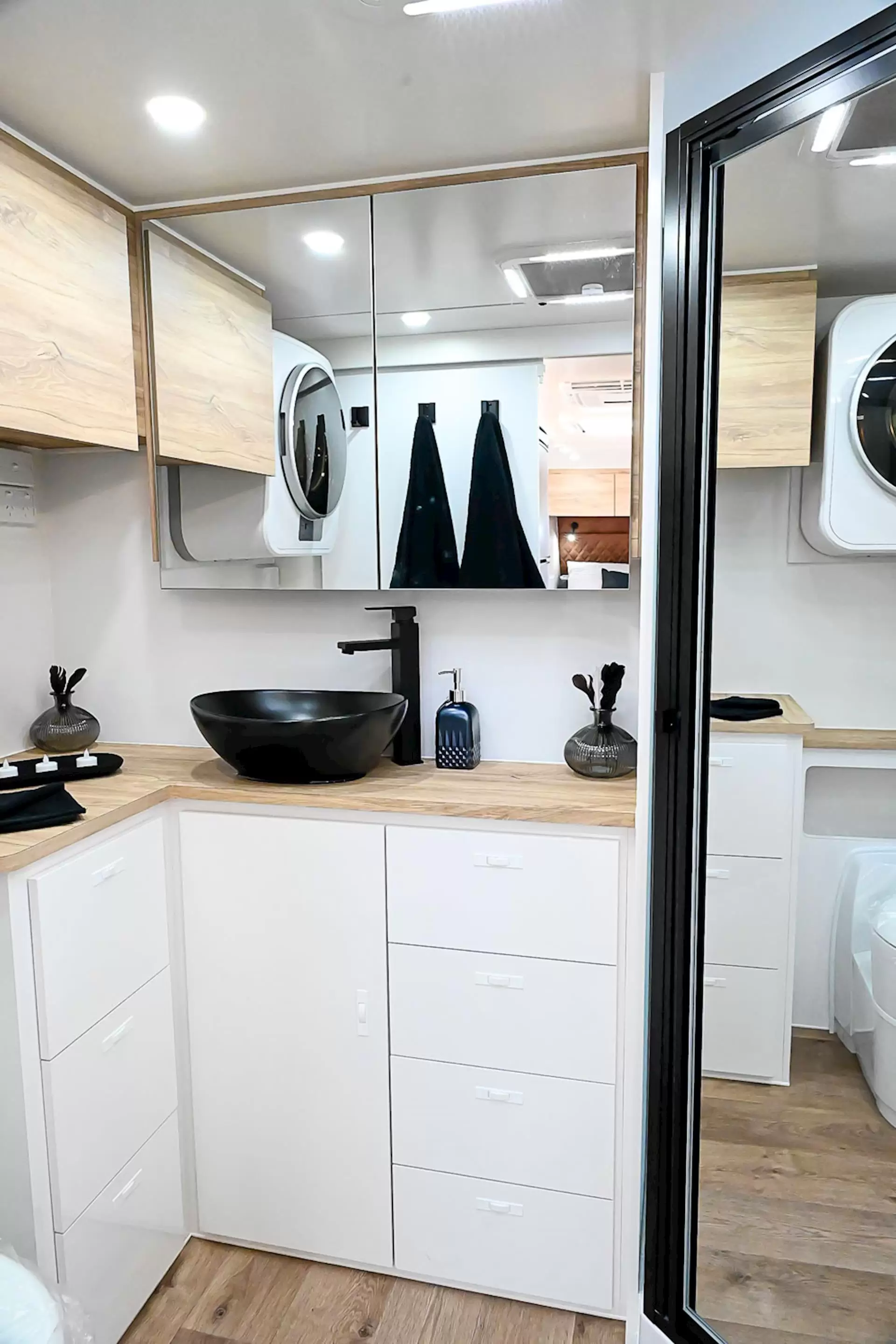 NEW 2025 ROYAL FLAIR Designer Series 21'-3